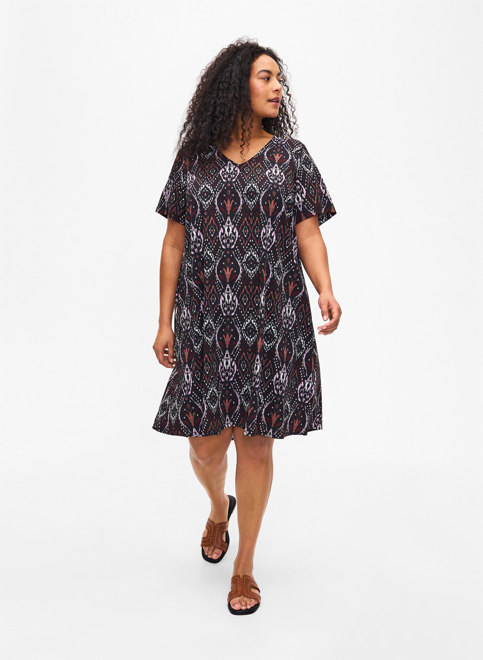 Zizzi FLASH &ndash; Kleid mit V-Ausschnitt und Aufdruck, Black Rose Ethnic, Model image number 2