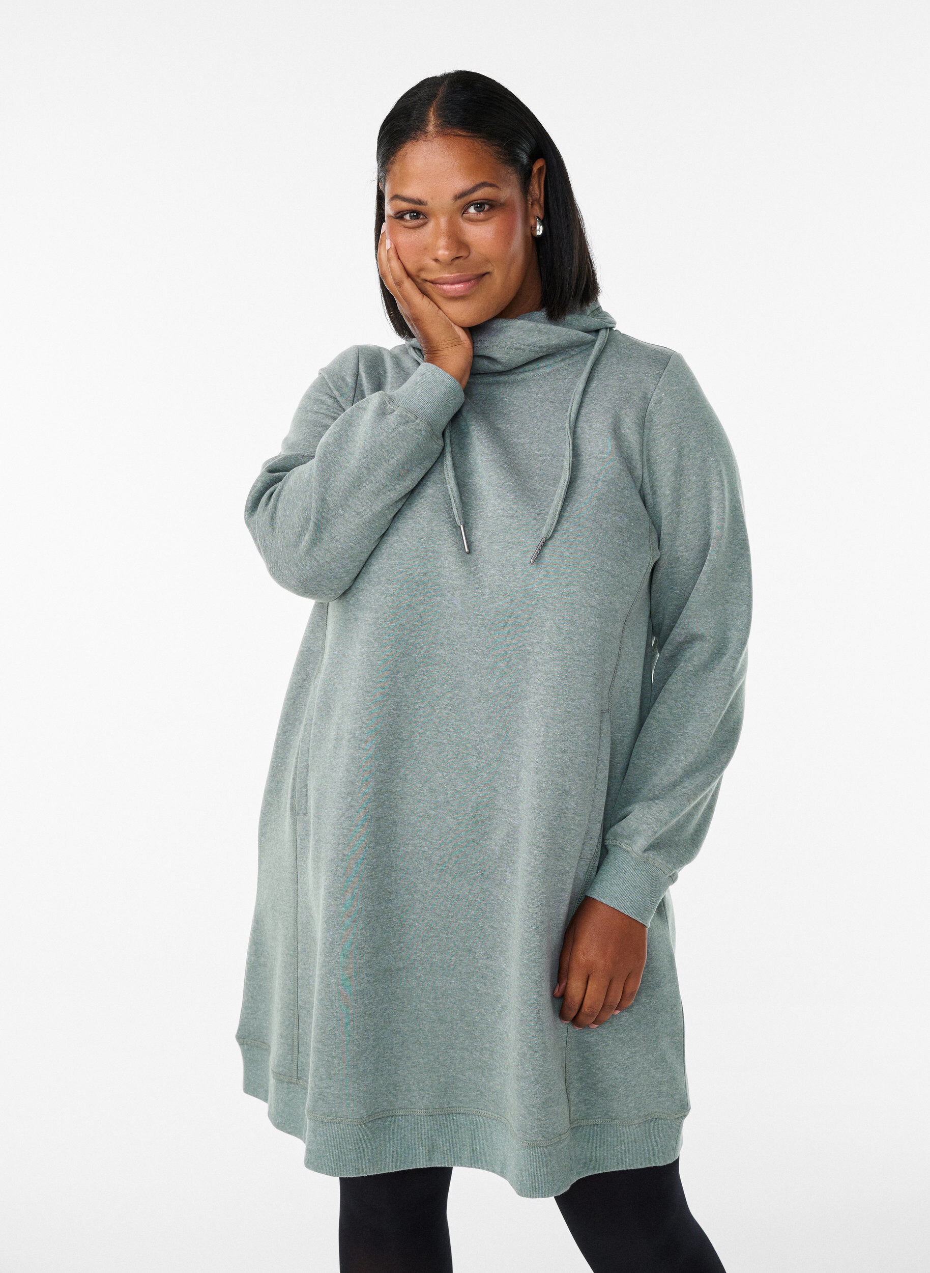 Kurzes Sweatshirtkleid mit Stehkragen und Taschen, Gr&uuml;n, Model