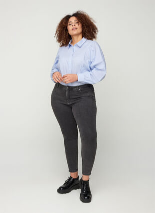 Cropped Amy Jeans mit hoher Taille und Reißverschluss, Grey Denim, Model image number 2
