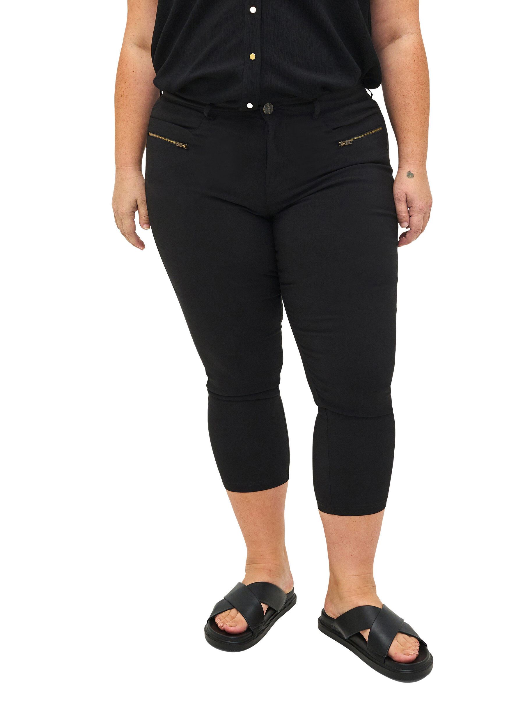 Zizzi Slim Fit Caprihose aus Viskosemischung, Schwarz, Model image number 2