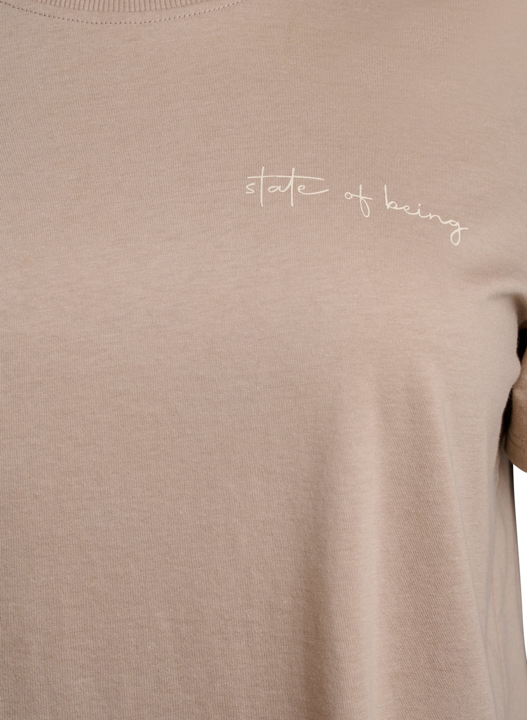Zizzi T-Shirt mit Textaufdruck und Rundhalsausschnitt, Braun, Packshot image number 2