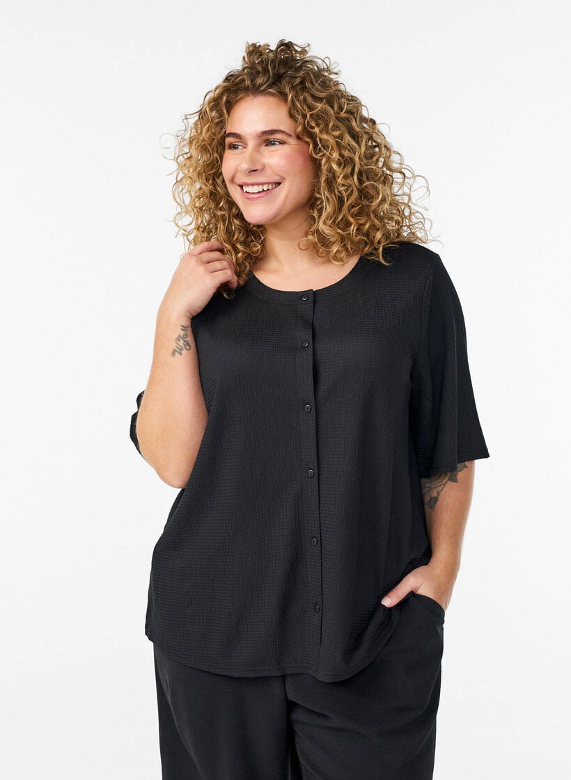 Kurz&auml;rmelige Bluse mit Struktur und Knopfleiste, Schwarz, Model image number 0