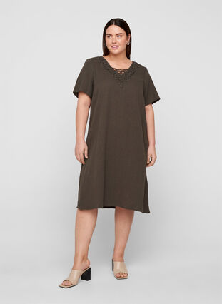 Kurzarm Kleid aus Baumwolle mit Stickerei, Khaki As Sample, Model image number 2