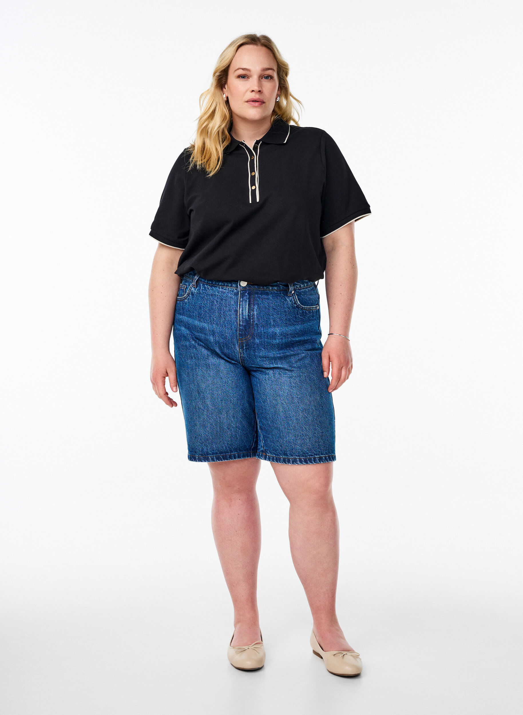 Zizzi Poloshirt mit kurzen &Auml;rmeln, Schwarz, Model image number 1