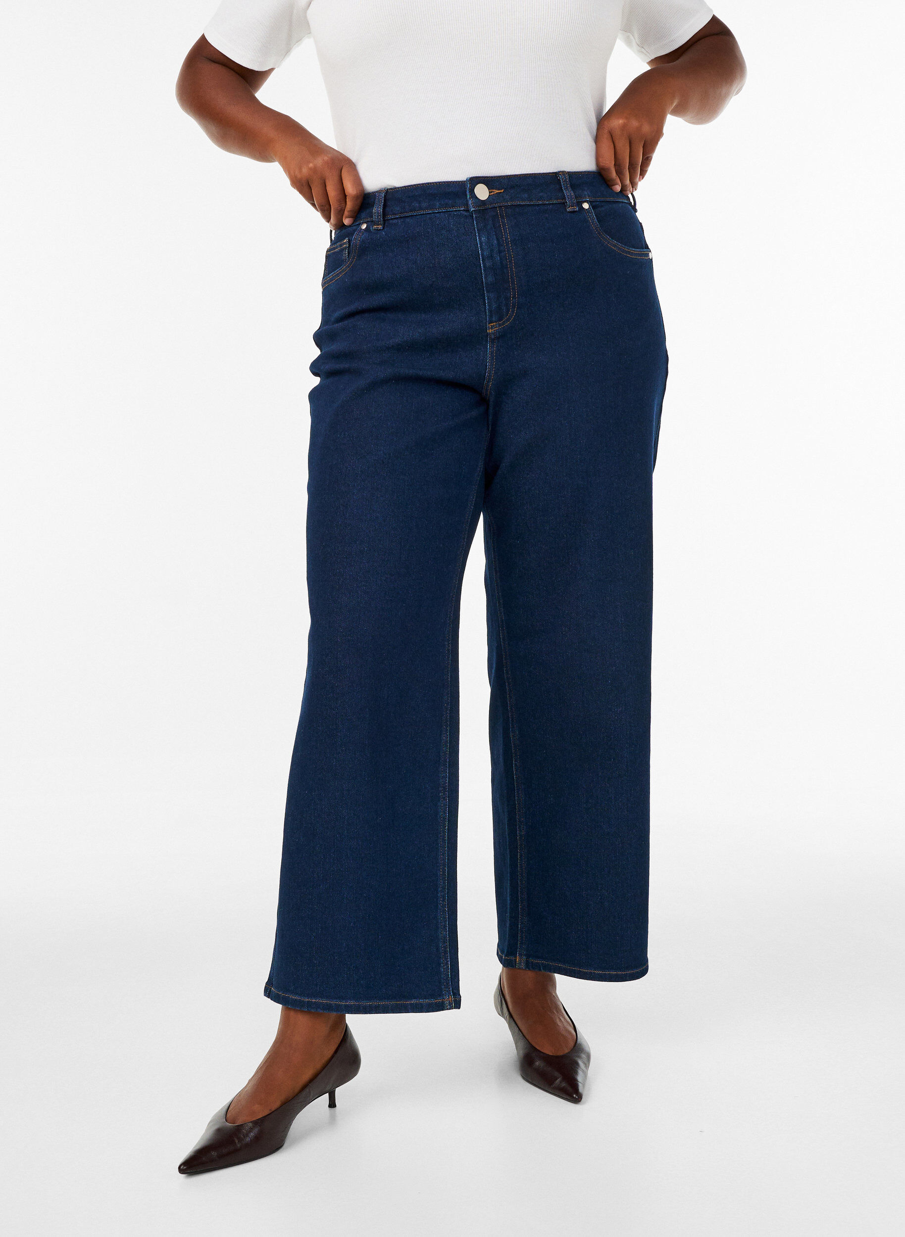 ZizziMyra Jeans mit hoher Taille und weiter Passform, Blau, Model image number 2