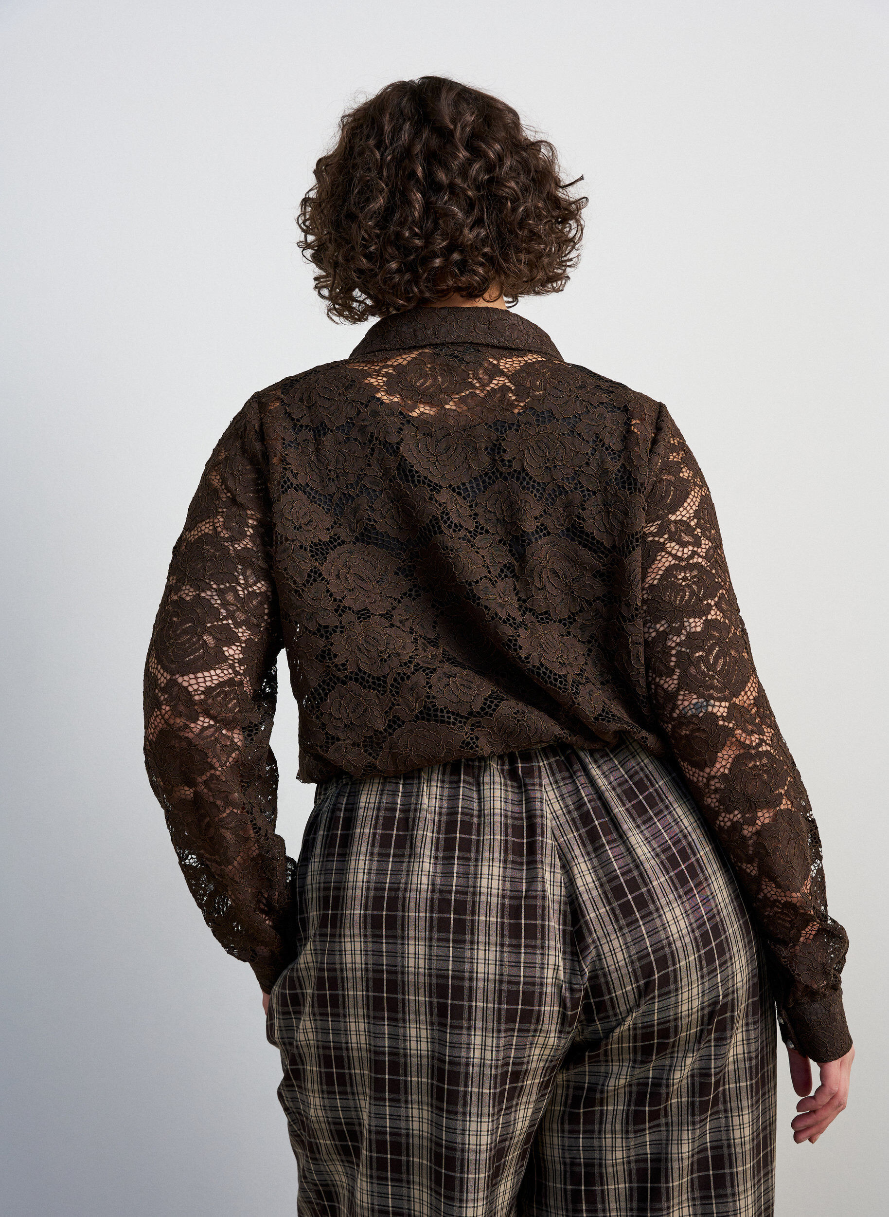 ZizziSpitzenbluse mit Perlenkn&ouml;pfen, Braun, Model image number 2