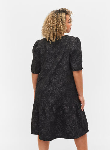 Kurzärmeliges Kleid mit V-Ausschnitt und floraler Textur, Black, Model image number 1