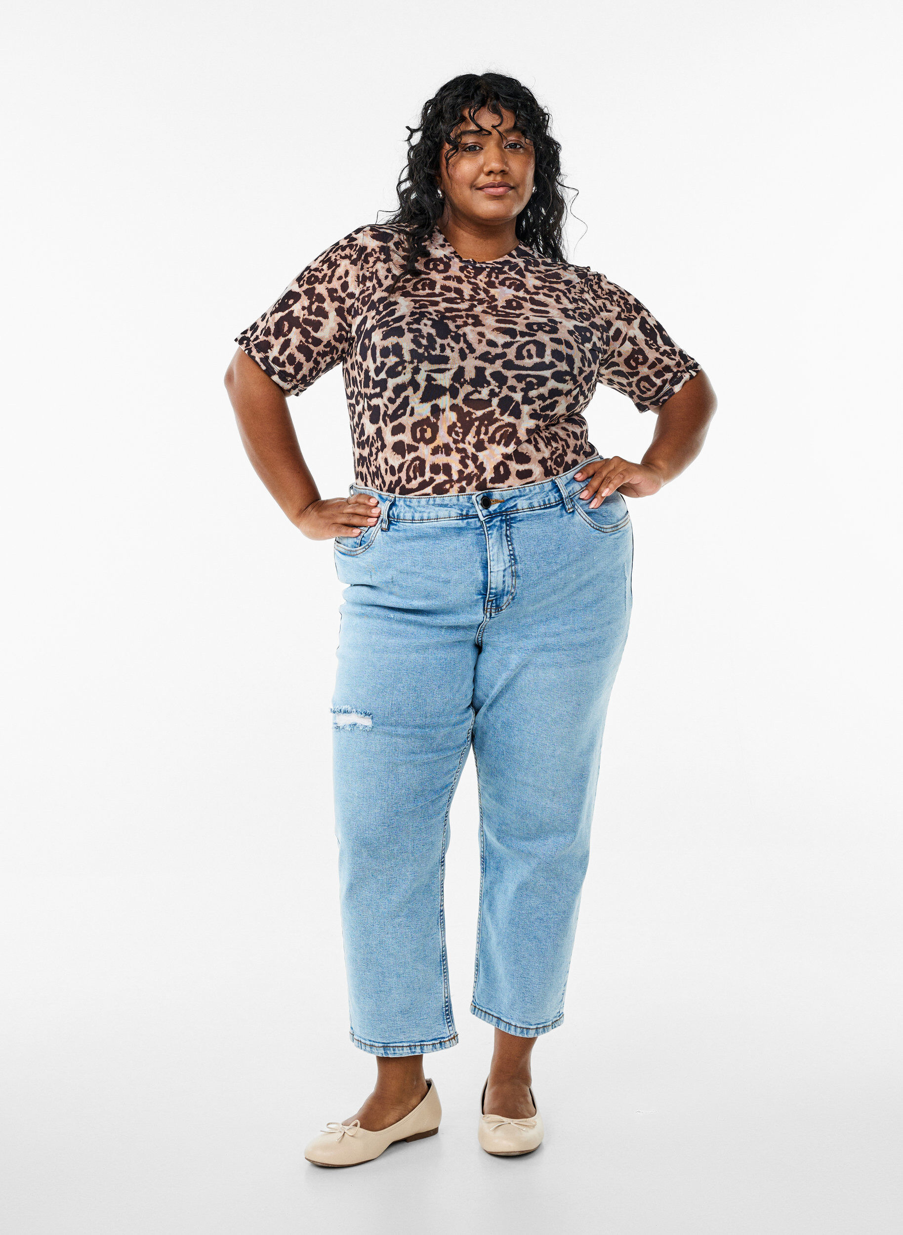 Zizzi Bluse aus Mesh, mit kurzen &Auml;rmeln, Braun, Model image number 1