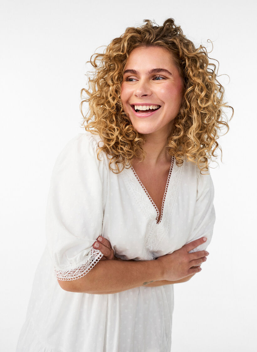 Midikleid aus strukturierter Baumwolle mit H&auml;keldetails, Wei&szlig;, Model image number 2