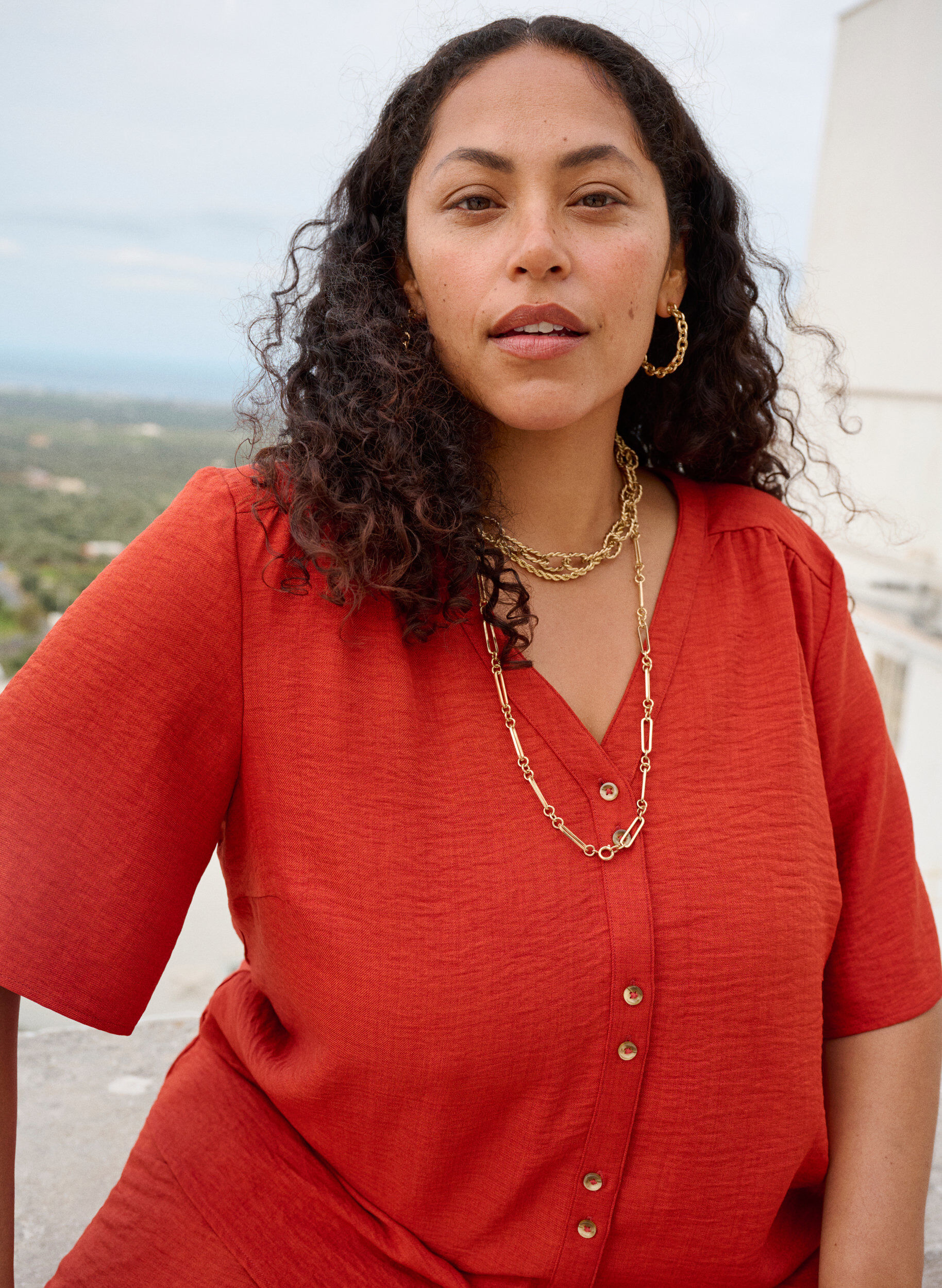 Hemdbluse mit V-Ausschnitt und kurzen &Auml;rmeln