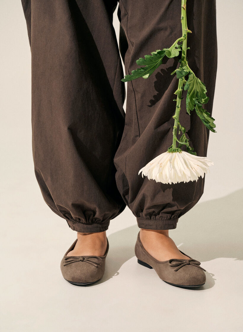 Ballerina aus Wildlederimitat mit Schleife, Braun, Image image number 0