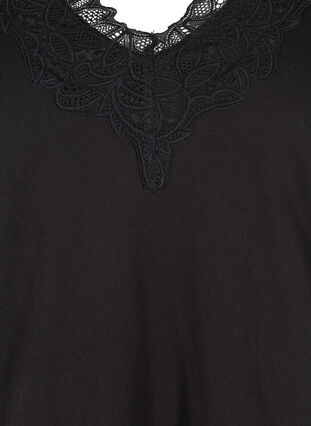 T-Shirt aus Baumwolle mit V-Ausschnitt und Spitze, Black, Packshot image number 2