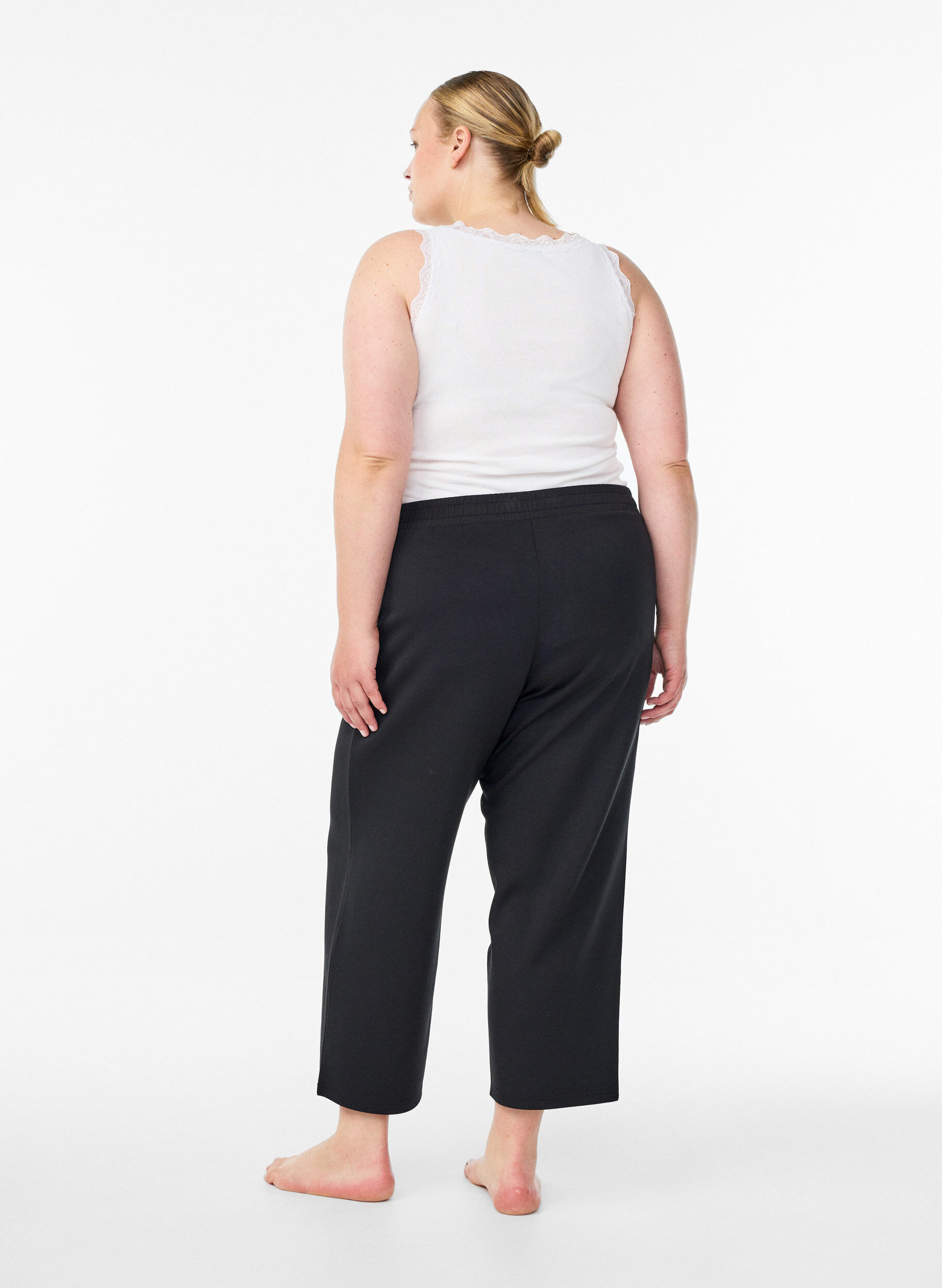 Zizzi 7/8-Hose aus Modalmix mit Taschen, Schwarz, Model image number 1