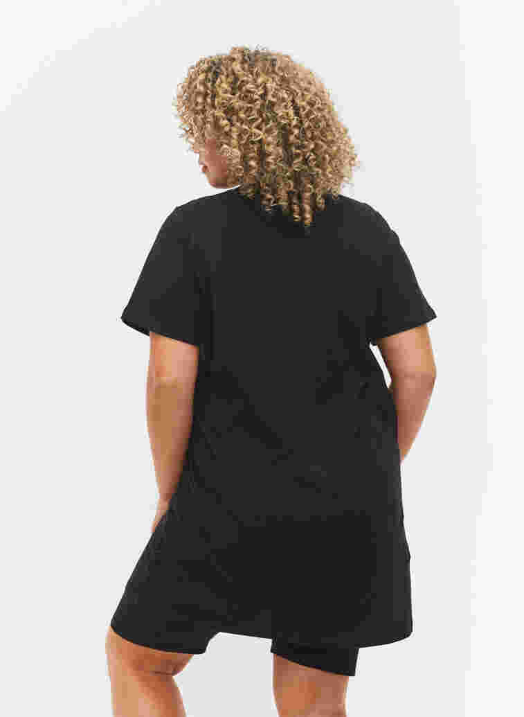 Langes Baumwoll-T-Shirt mit kurzen Ärmeln, Black Tiger, Model image number 1