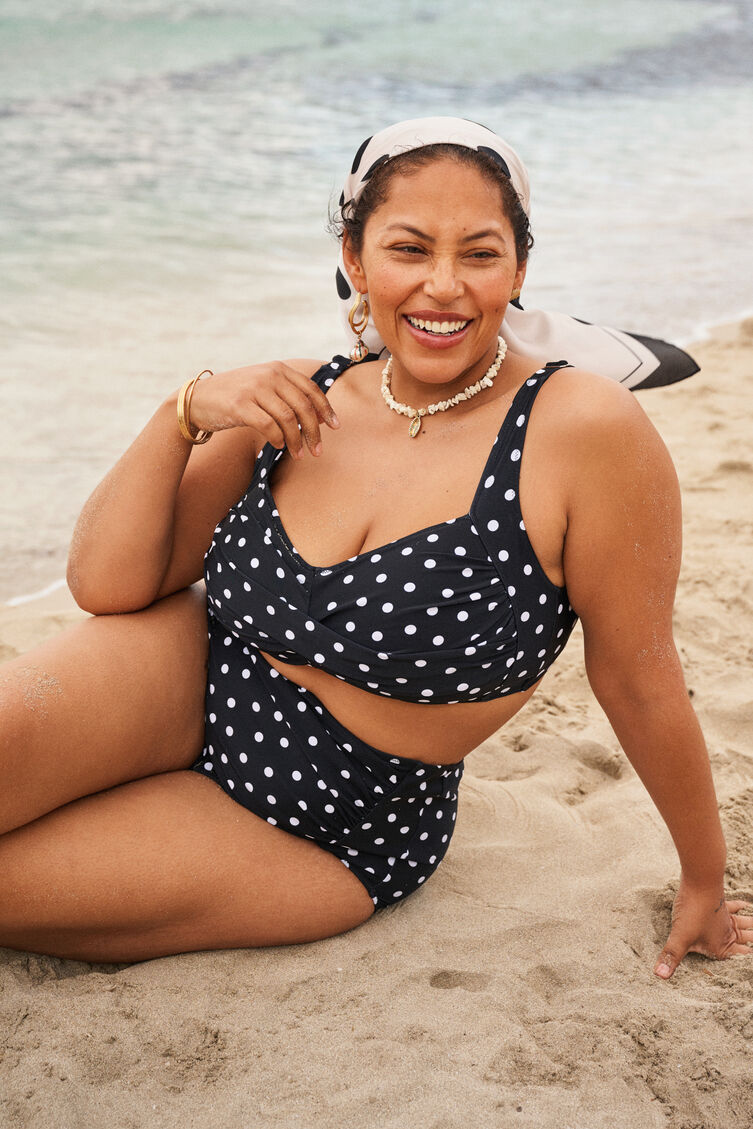 Bikini mit Tupfen, , Model