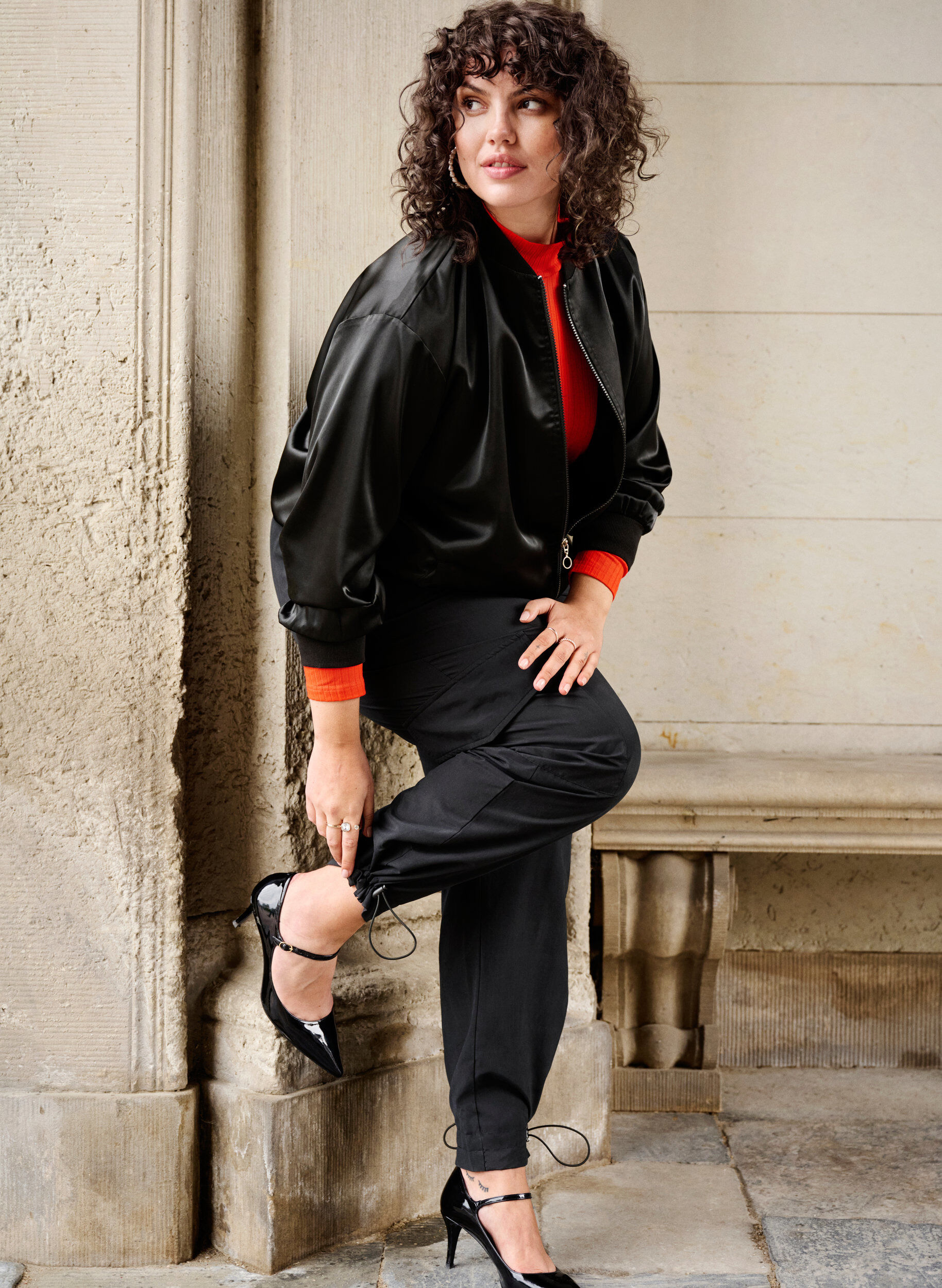 Zizzi Bomberjacke mit Rei&szlig;verschluss und Kordeln, Black, Image image number 1