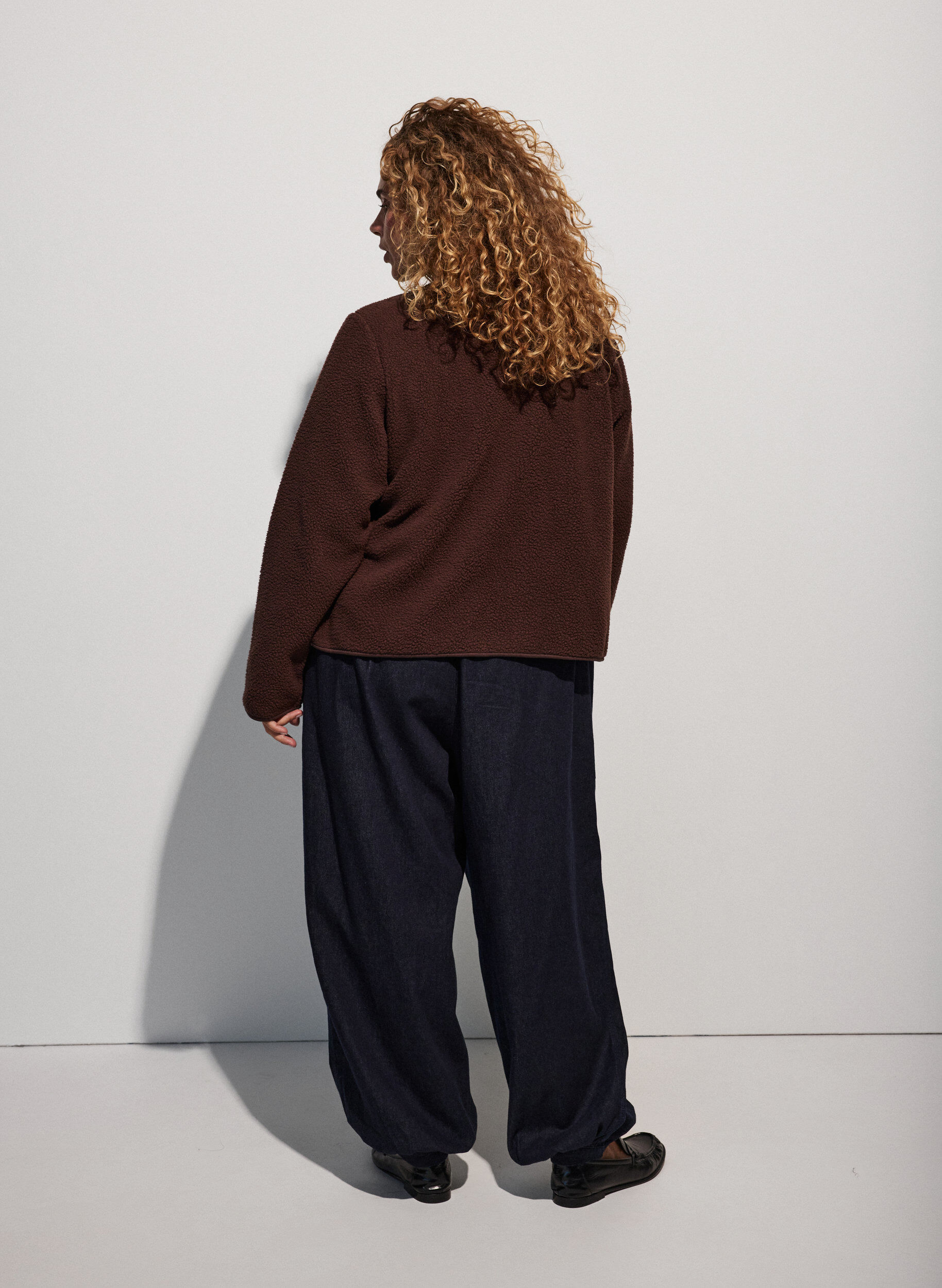 ZizziTeddyjacke mit Rundhalsausschnitt und Kn&ouml;pfen, Braun, Model image number 2