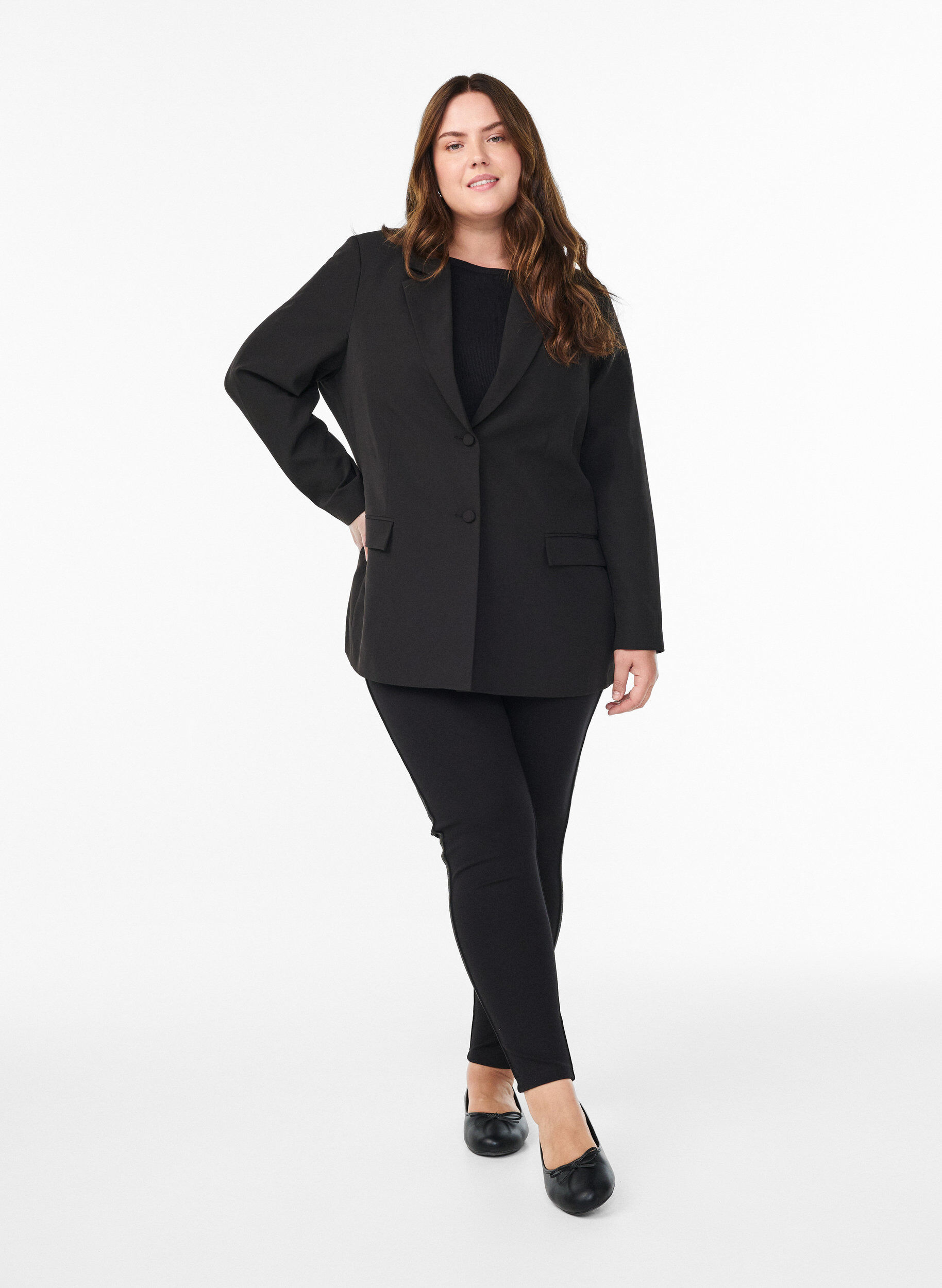 Zizzi Leggings mit Glitzerstreifen und Schlitzen, Schwarz, Model image number 1