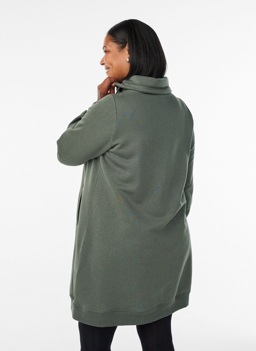 Kurzes Sweatshirtkleid mit Stehkragen und Taschen, Gr&uuml;n, Model image number 2