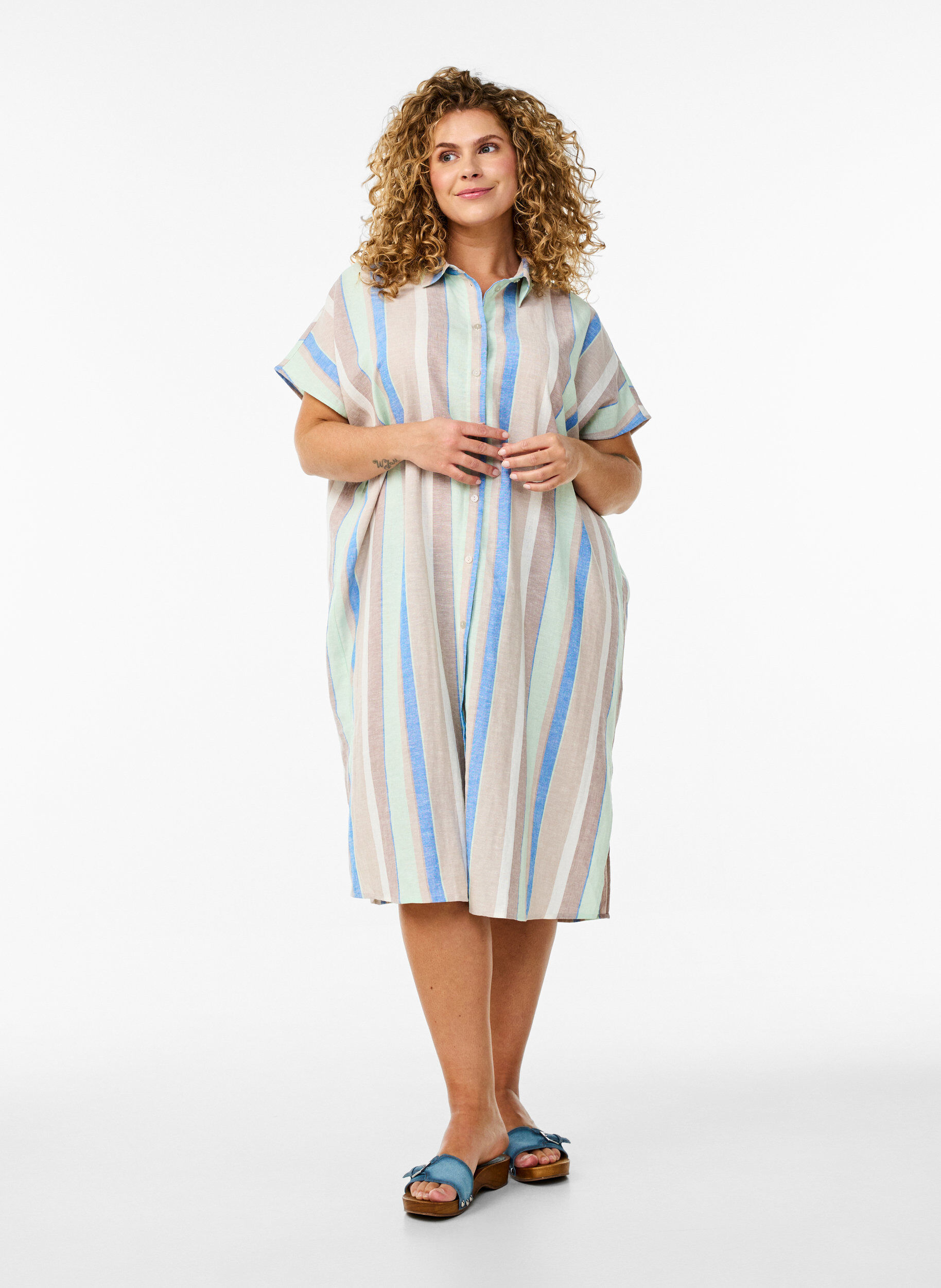 Zizzi Lange Bluse aus Viskose und Leinen, Blau, Model image number 1