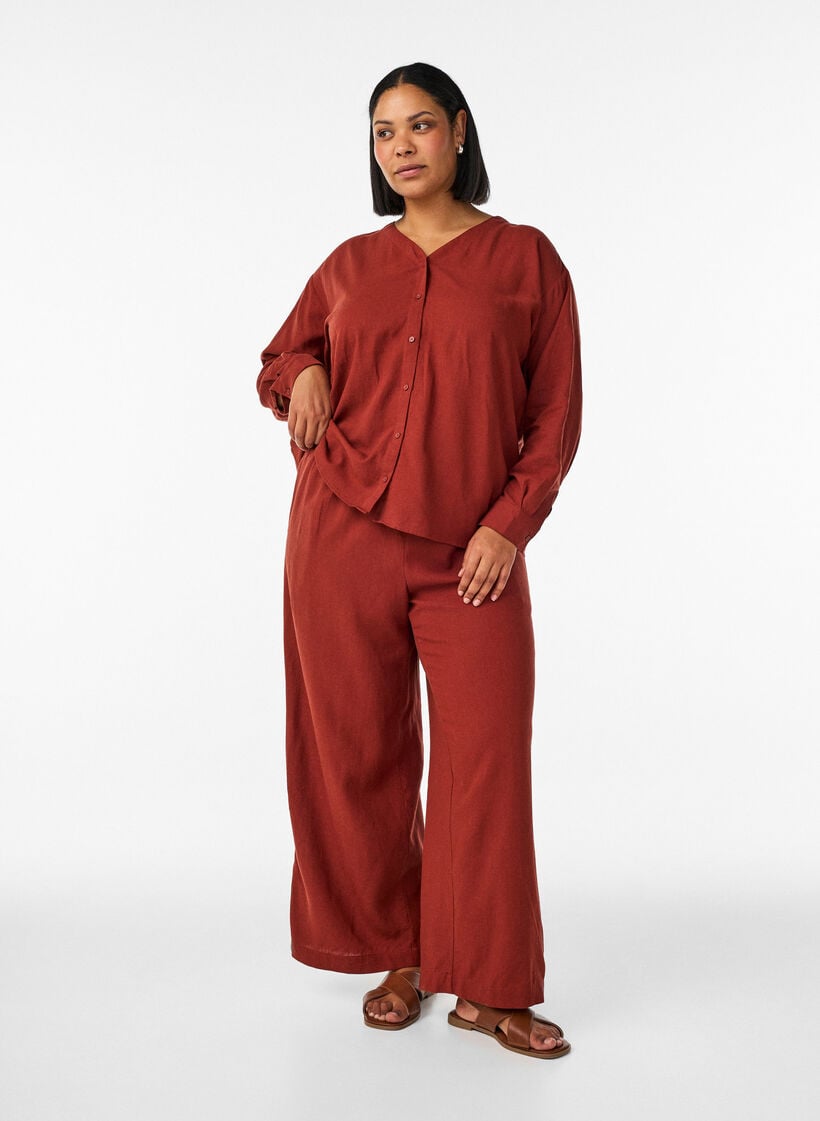 Bluse aus Leinen und Viskose mit V-Ausschnitt, Rot, Model