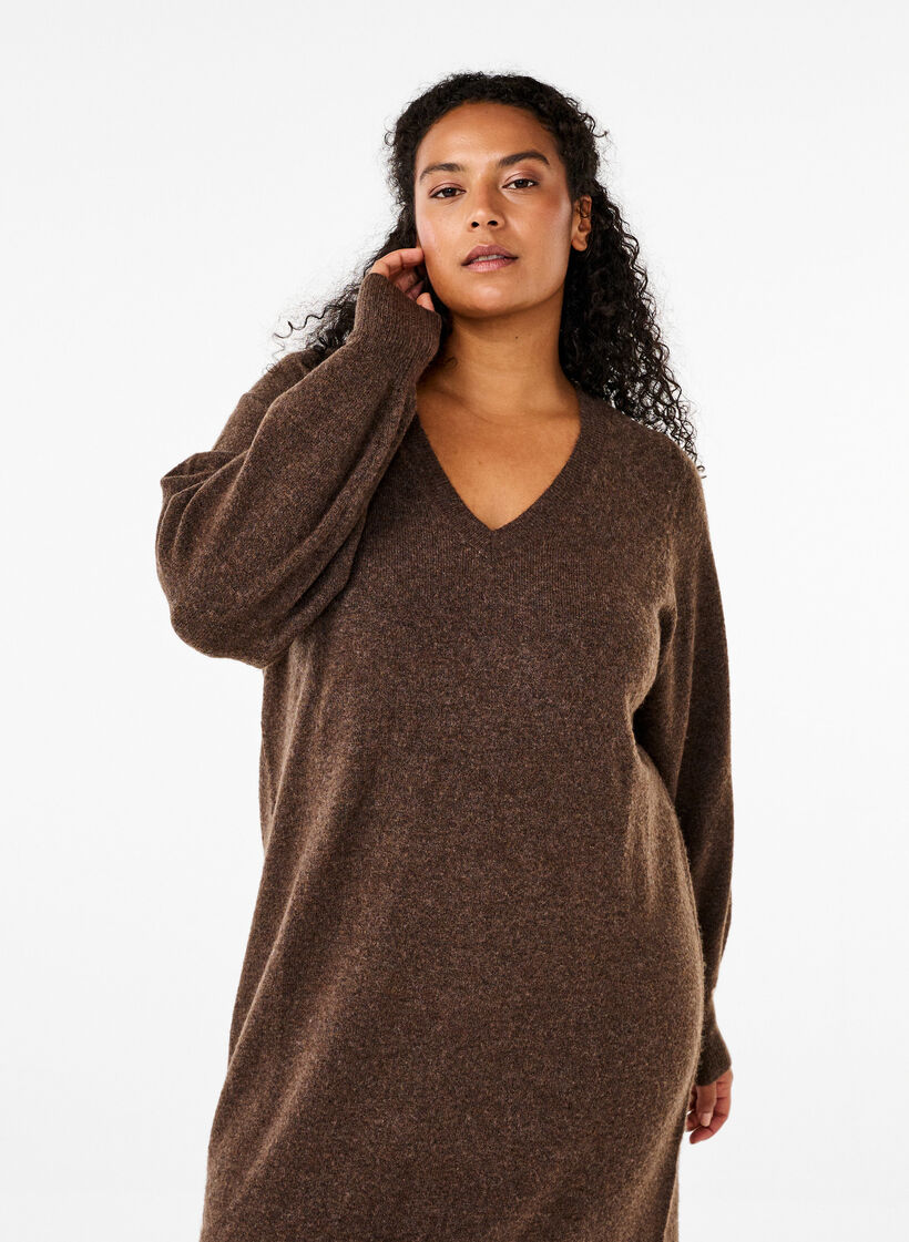 Lang&auml;rmliges Strickkleid mit V-Ausschnitt, Braun, Model image number 2