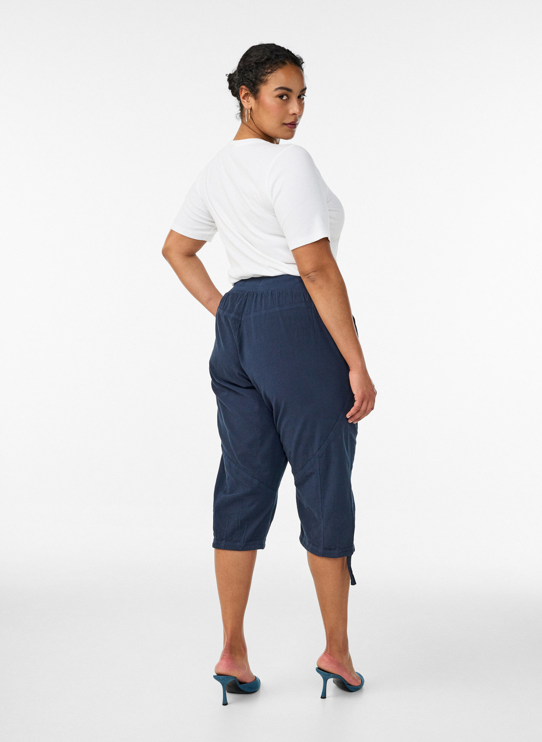Zizzi Capri-Hose aus Baumwolle, Blau, Model image number 1