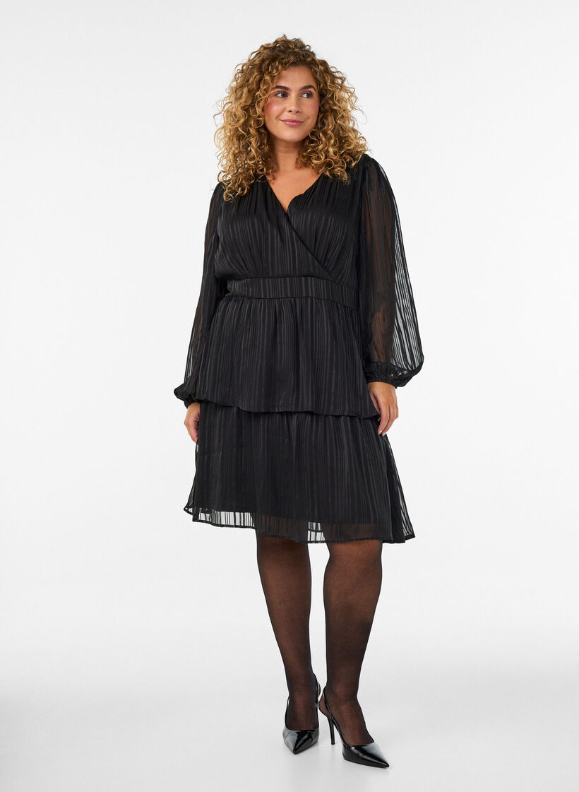 Knielanges Kleid mit transparenten Streifen und Wickeleffekt, Schwarz, Model image number 1