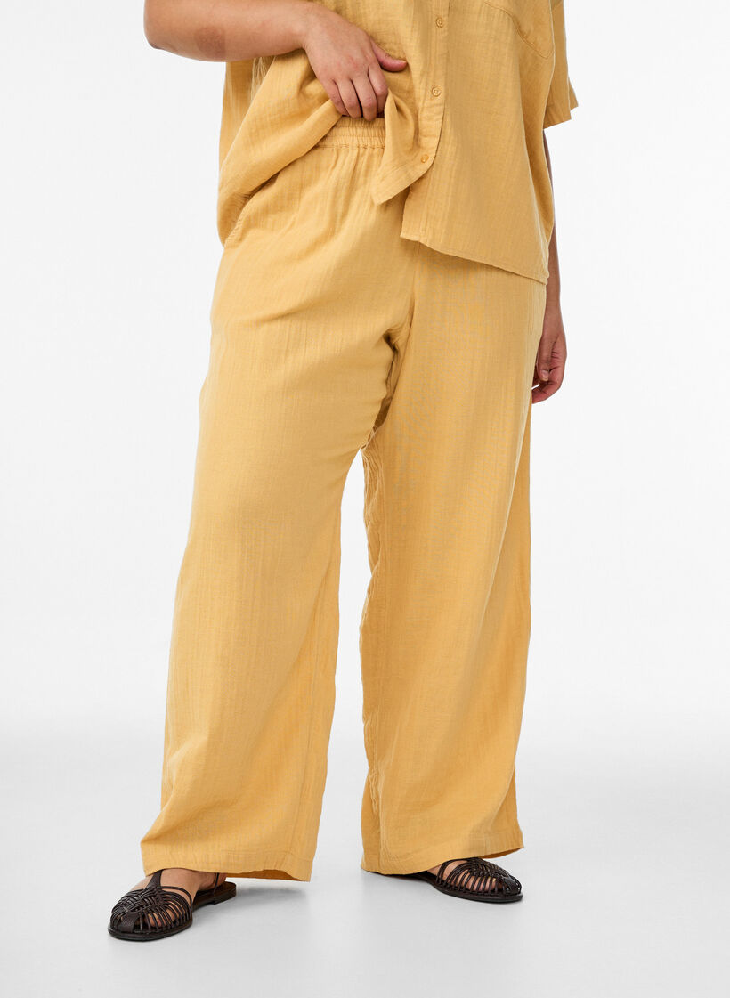 Hoch taillierte Hose aus Baumwoll-Musselin mit weitem Bein, Gelb, Model image number 2