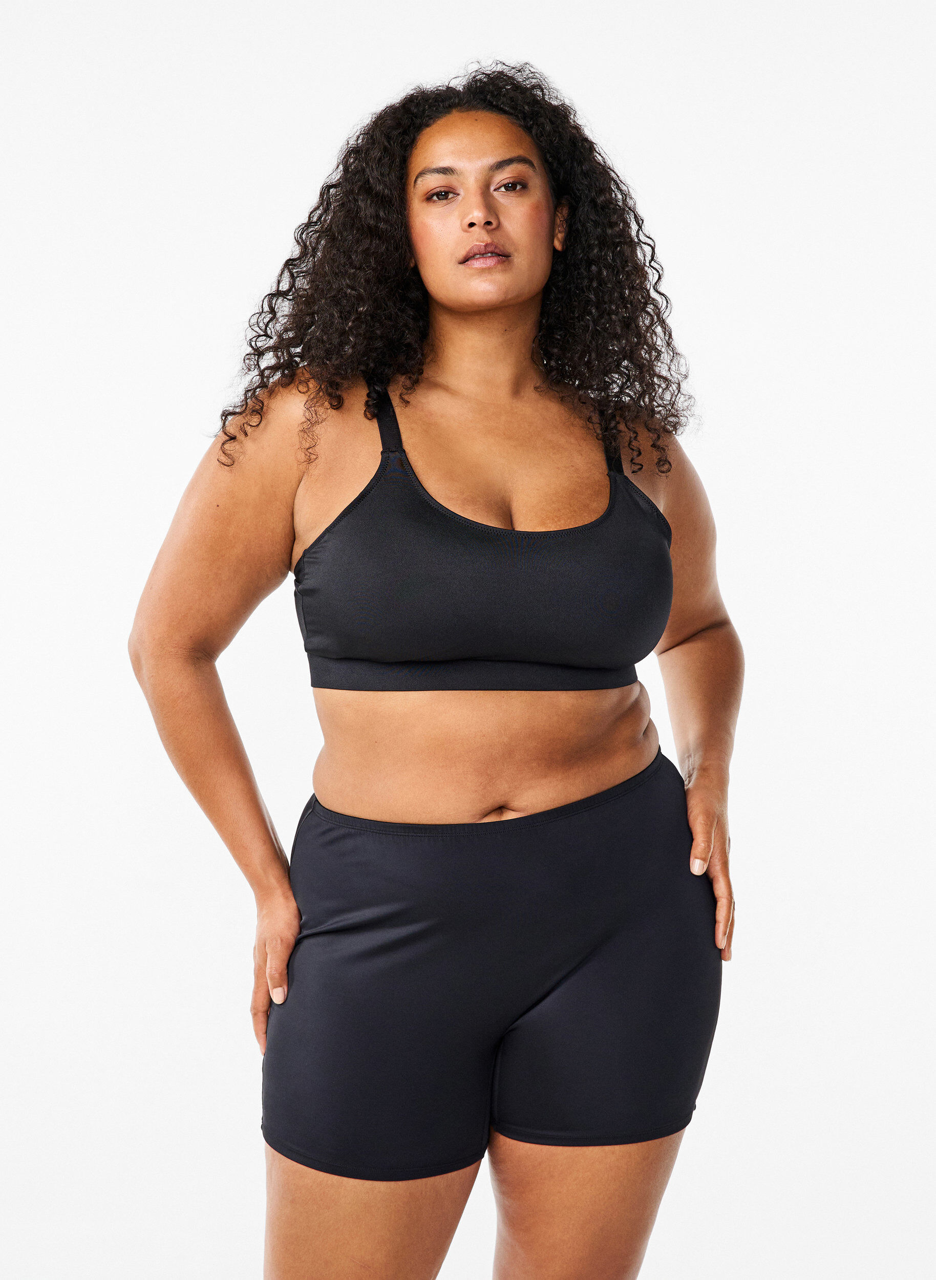 Bikini Shorts, Schwarz, Model