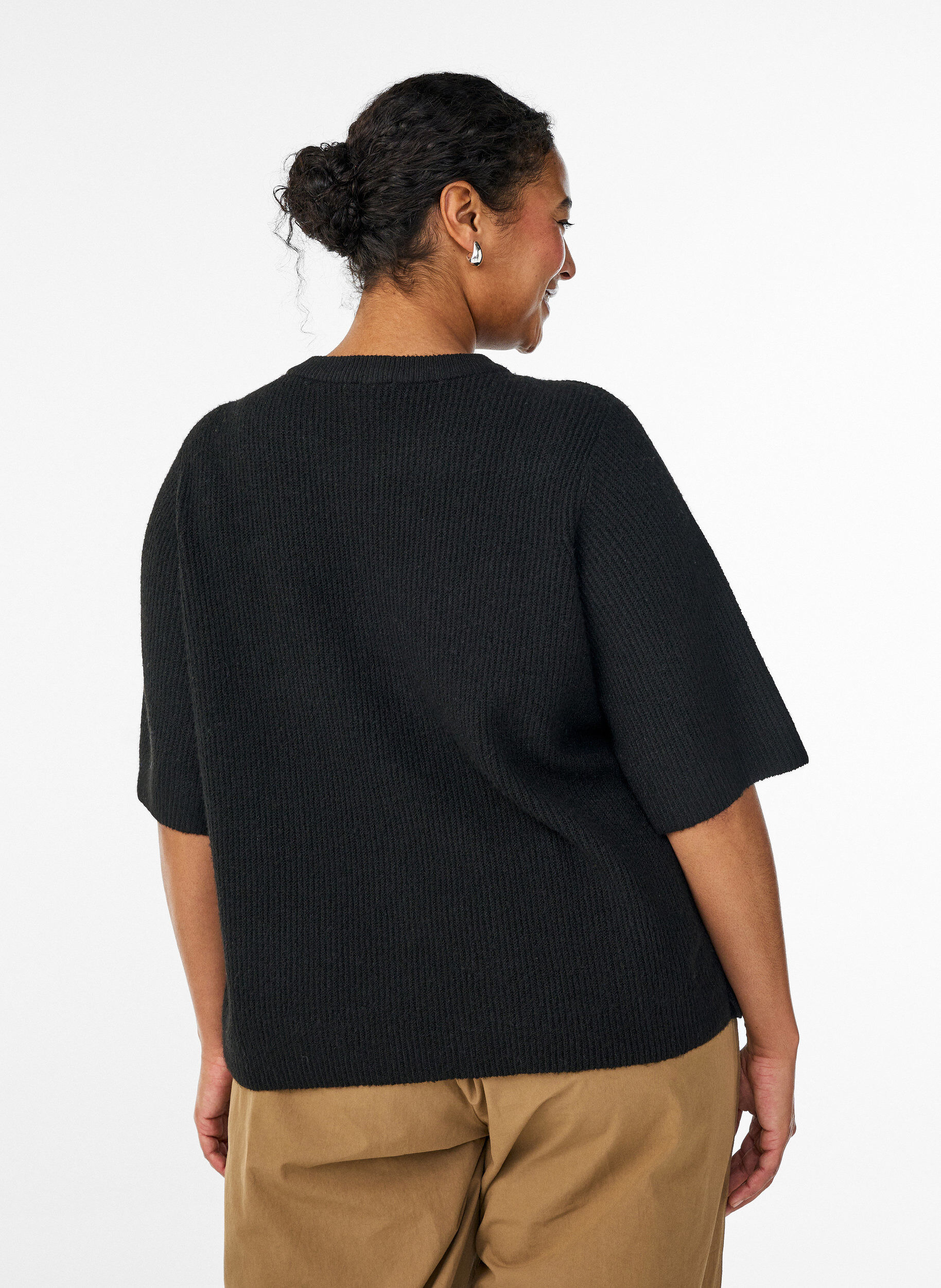 Zizzi Kurz&auml;rmelige Strickjacke mit Schleifen, Schwarz, Model image number 2