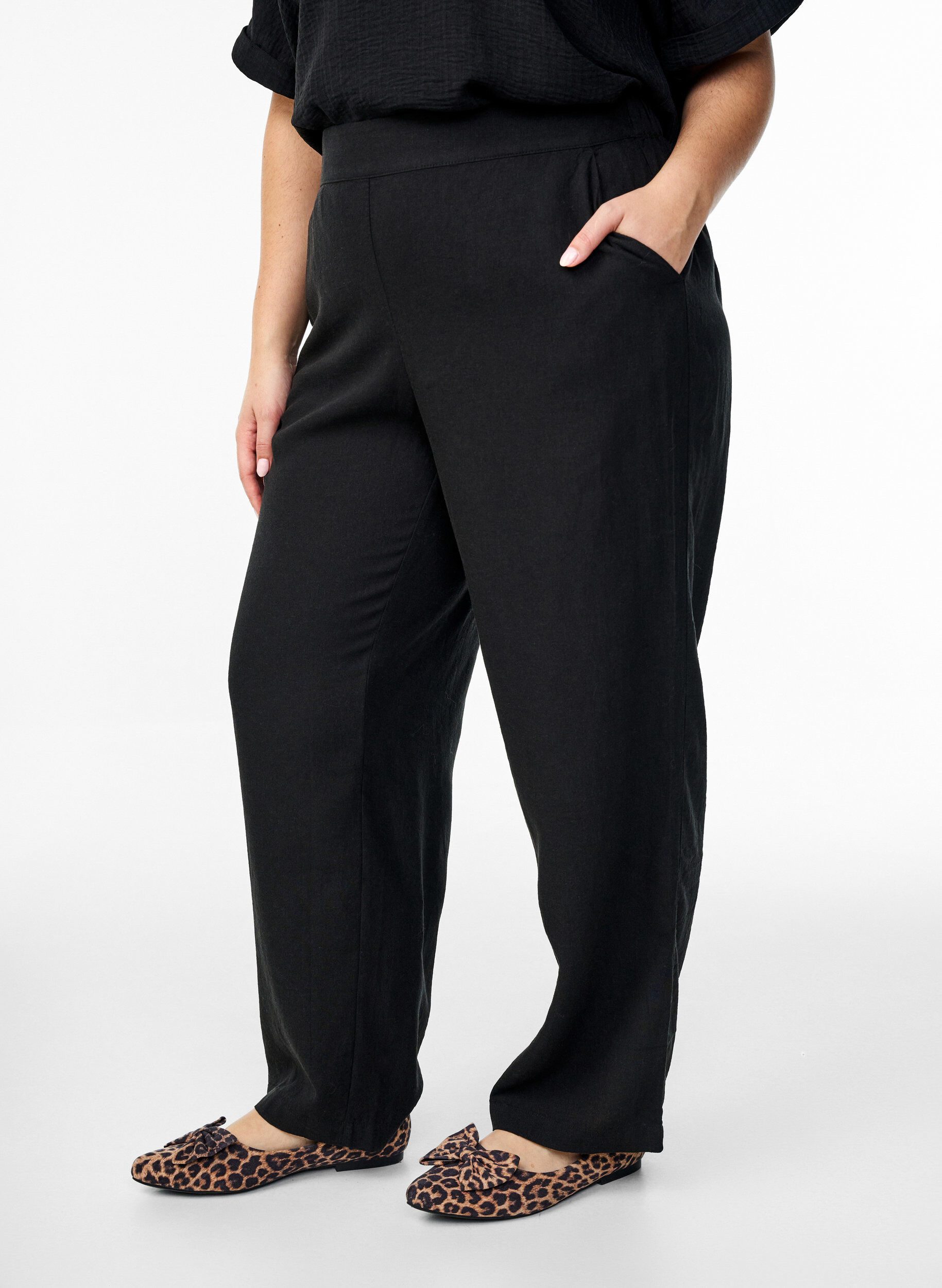 Zizzi Lockere Hose aus Leinen und Viskose, Schwarz, Model image number 2