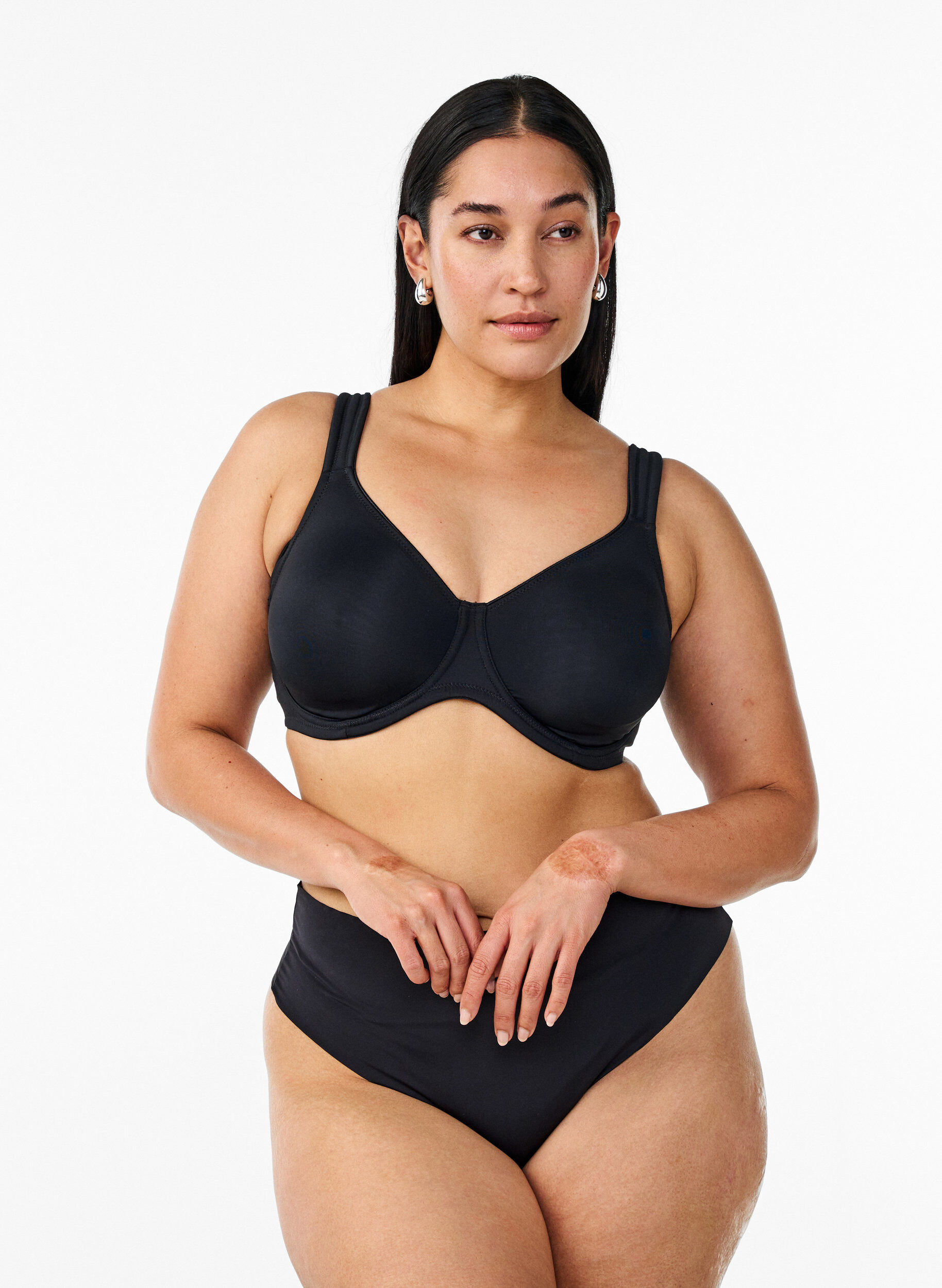ZizziKomfort-BH mit B&uuml;gel und vorgeformten Cups, Schwarz, Model image number 1