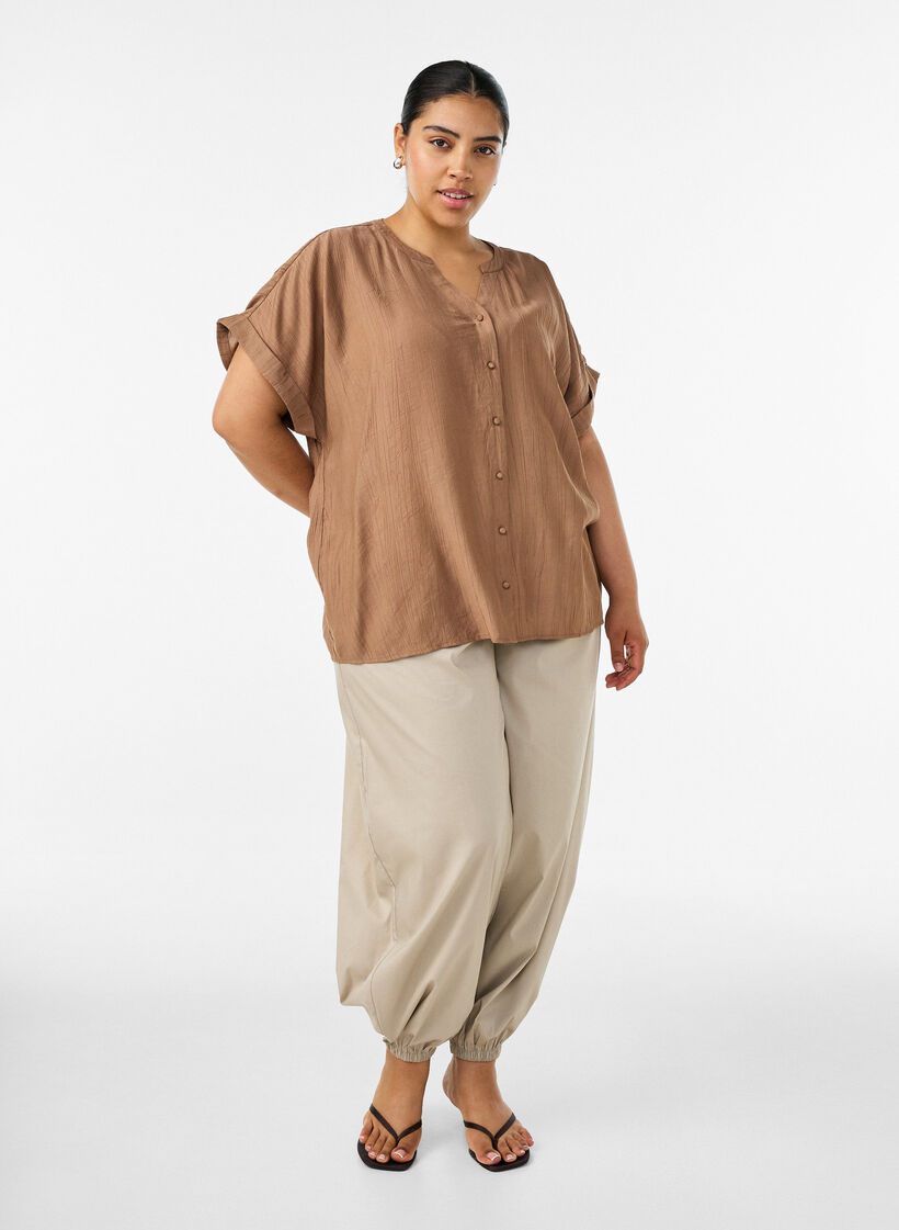 Bluse aus Viskose mit Kn&ouml;pfen und Struktur, Braun, Model image number 1