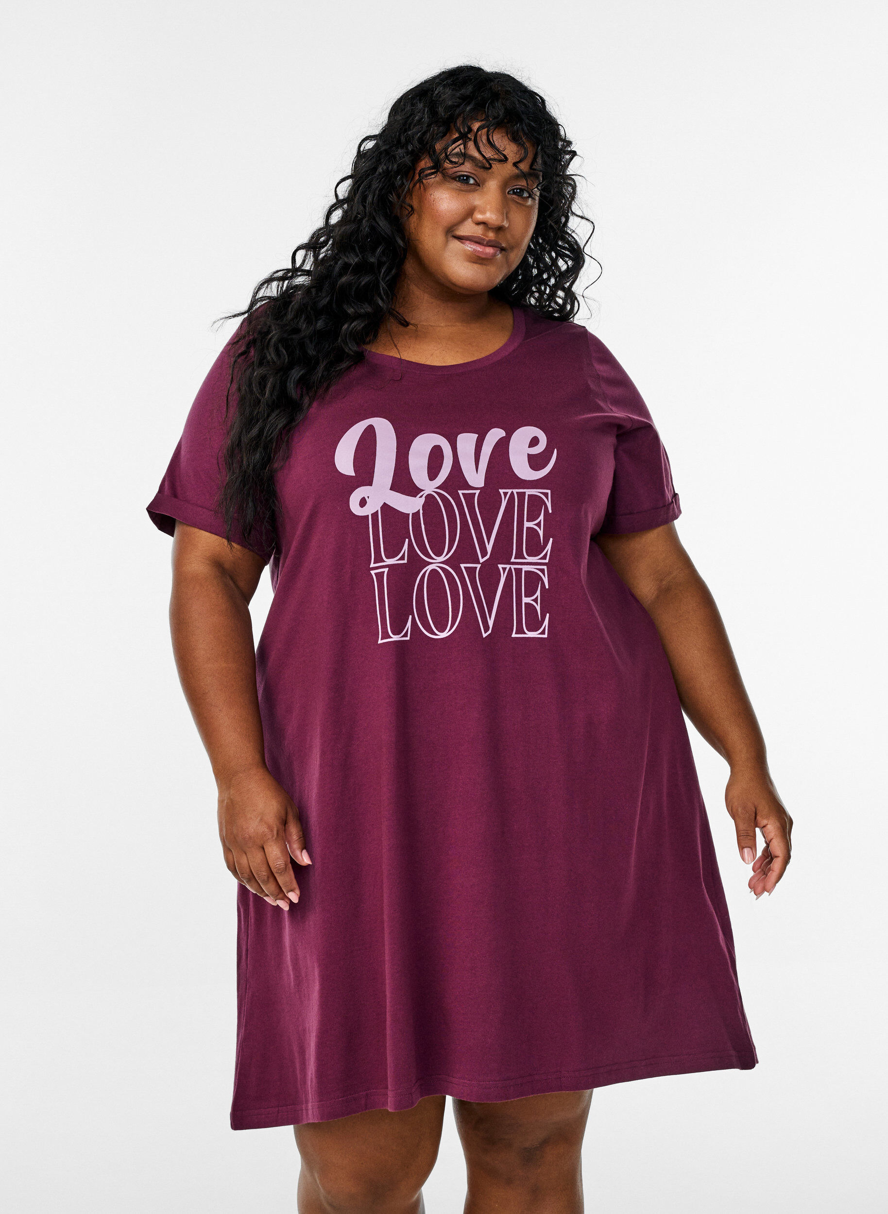 Kurz&auml;rmeliges Nachthemd aus Bio-Baumwolle, Dunkles Bordeaux, Model