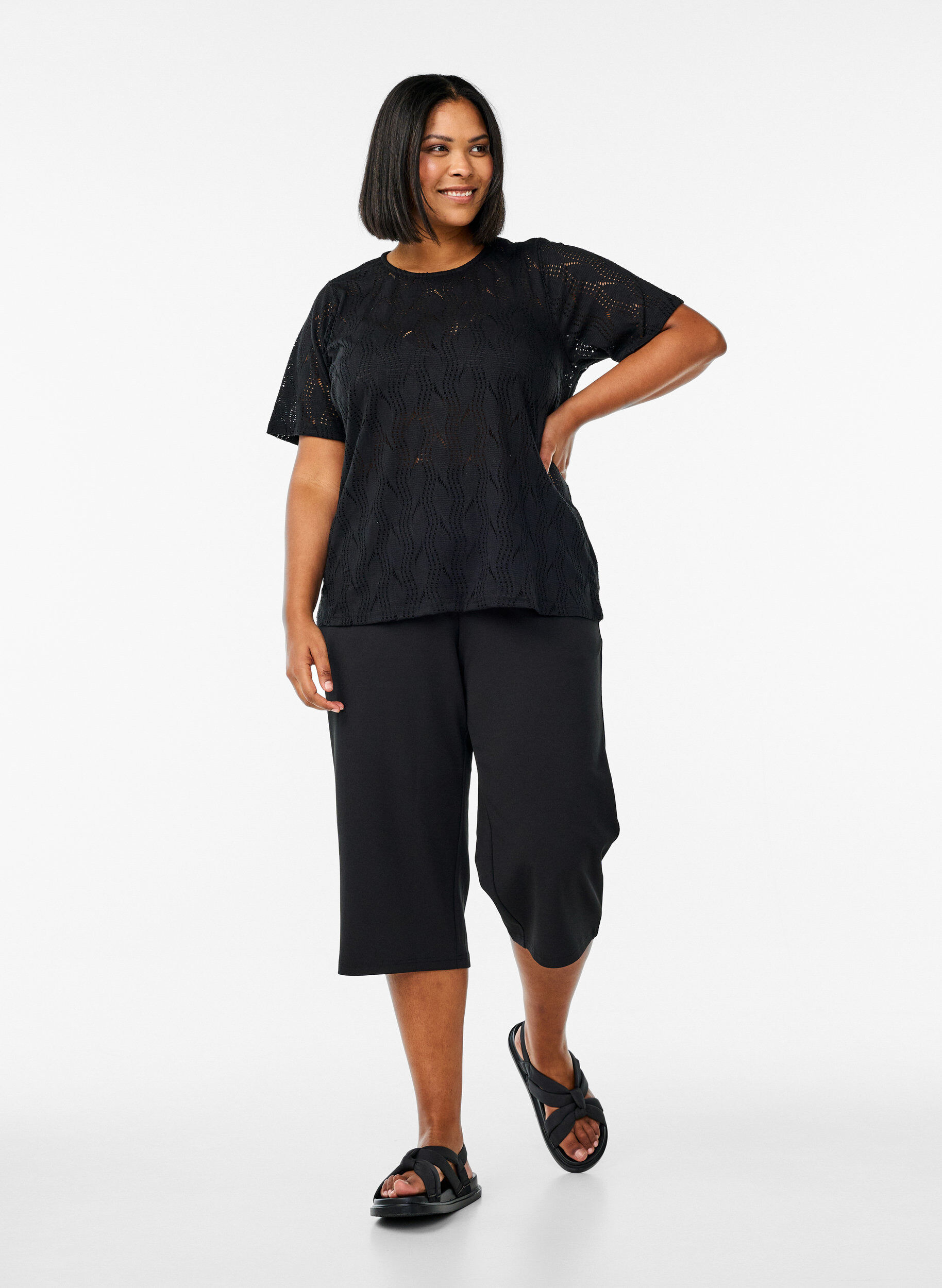 Zizzi FLASH - Hochtaillierte Knickerbocker mit lockerem Schnitt, Schwarz, Model image number 1