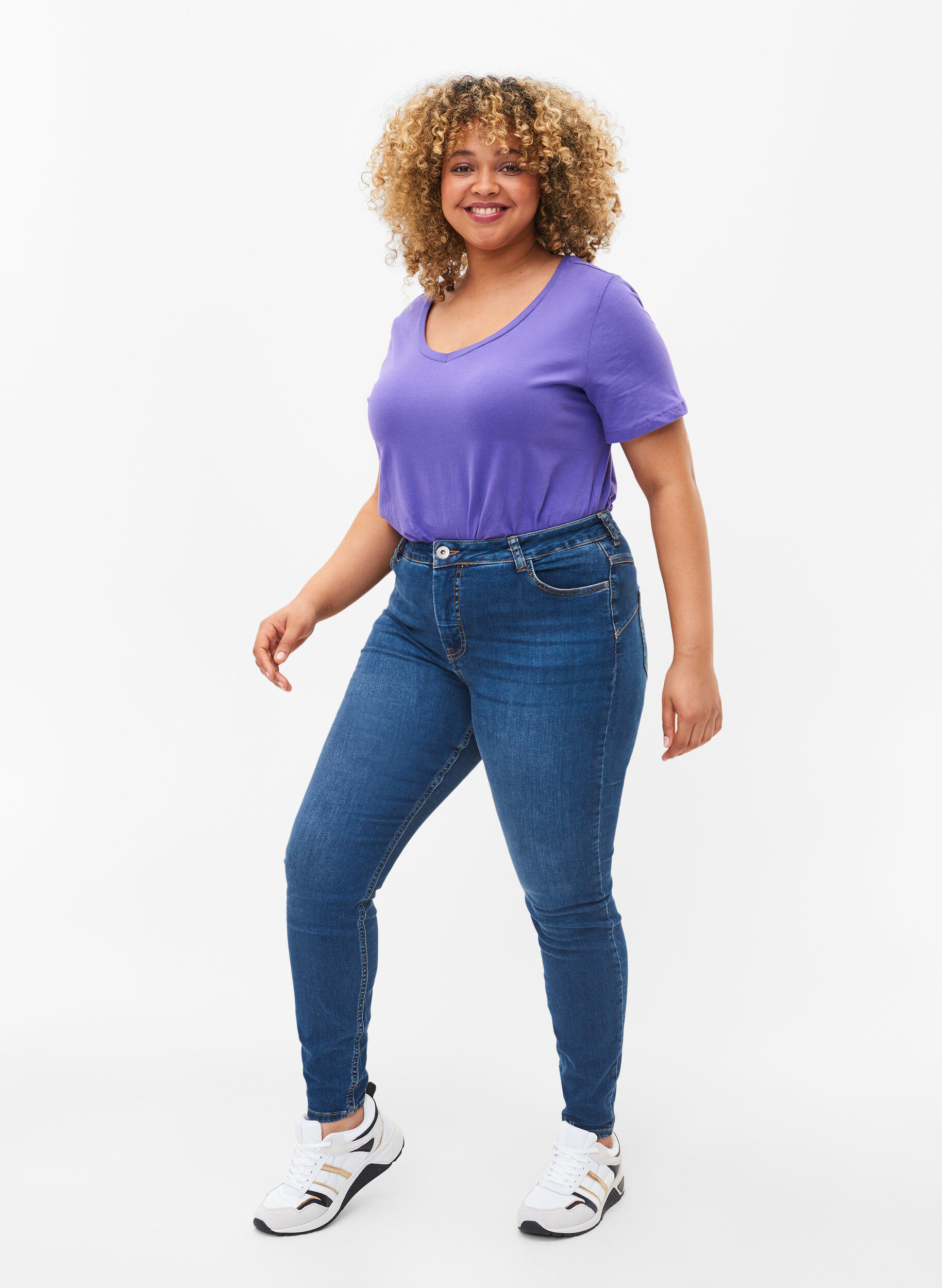 Zizzi Hochtaillierte Amy Jeans mit Push-Up, Blue denim, Model image number 0