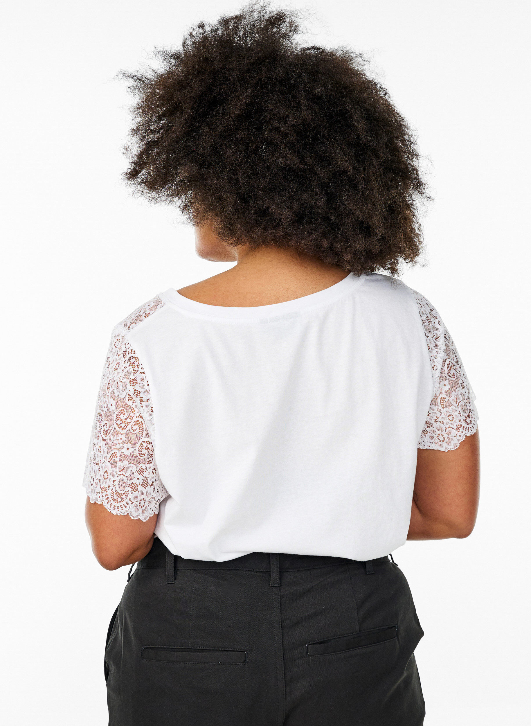 Zizzi T-Shirt aus Baumwolle mit kurze Spitzen&auml;rmeln, Wei&szlig;, Model image number 2