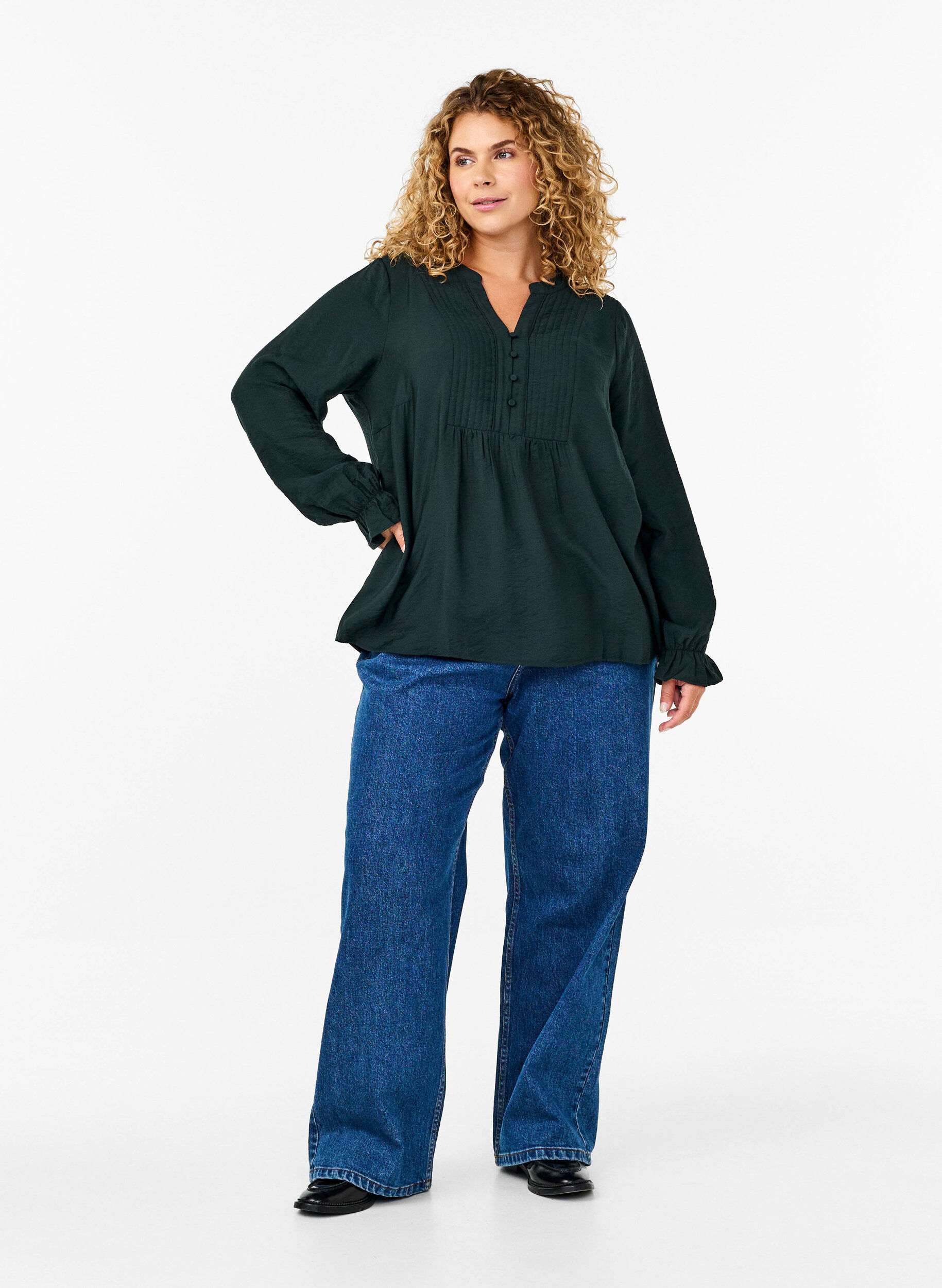 Zizzi Lang&auml;rmlige Bluse mit V-Ausschnitt, Scarab, Model image number 2