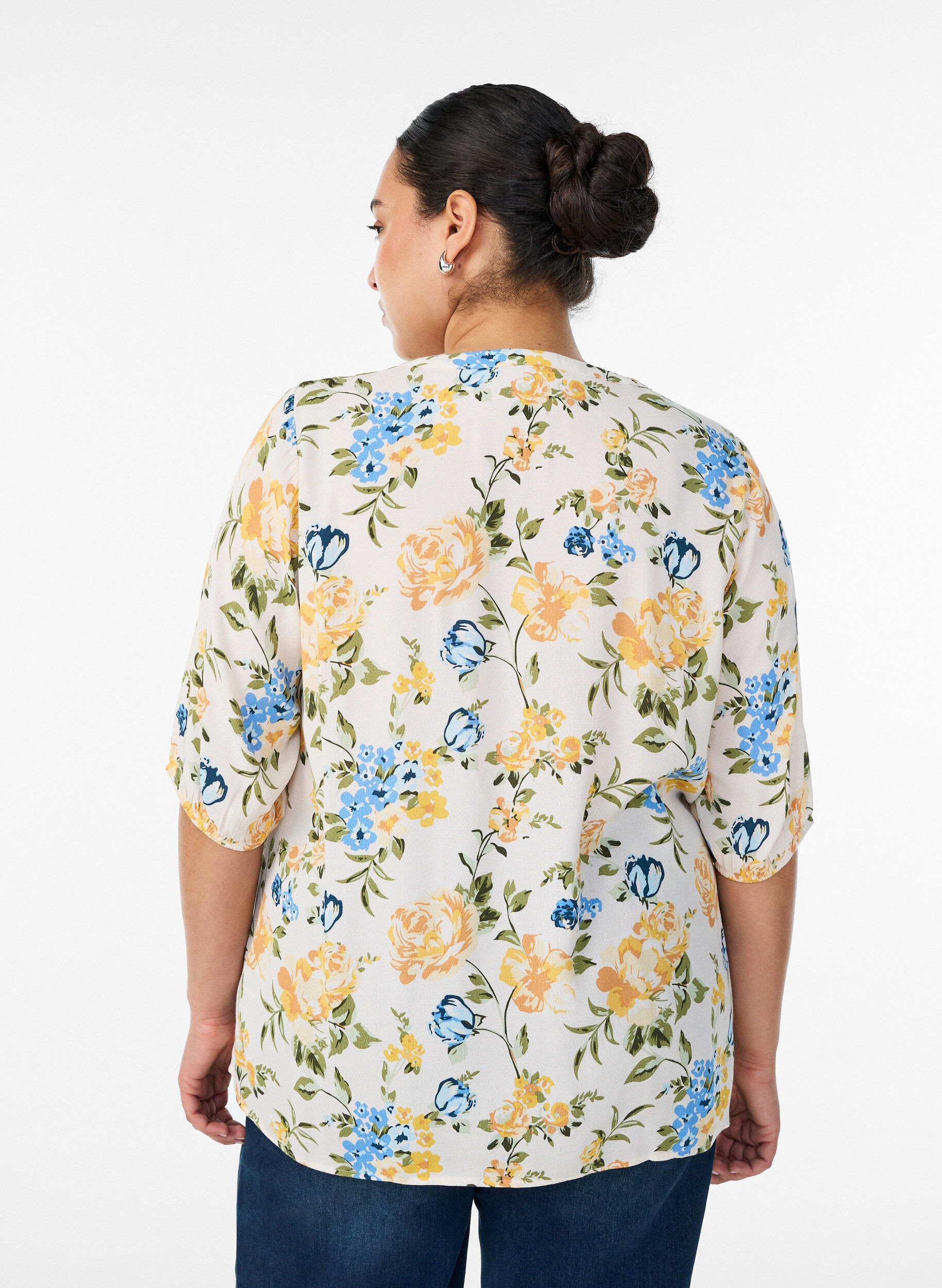 Zizzi Bluse aus Viskose mit Print und Knopfverschluss, Vanille, Model image number 2