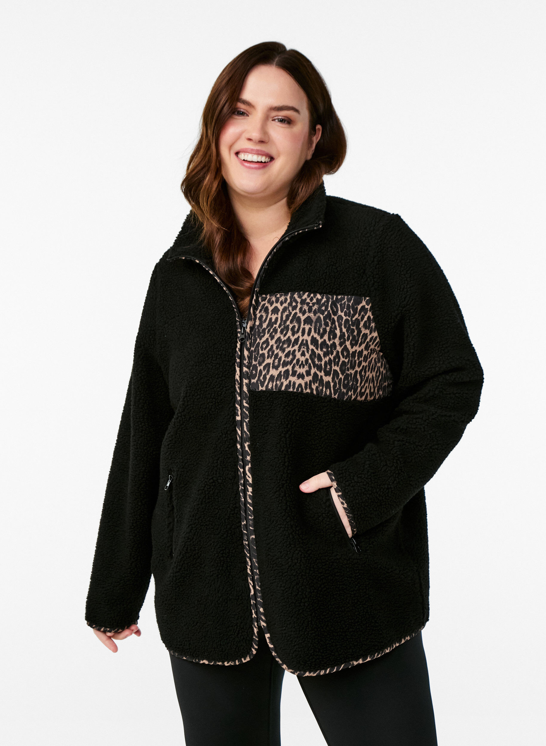 Zizzi Teddyfell-Jacke mit Leopardenmuster, Schwarz, Model image number 0