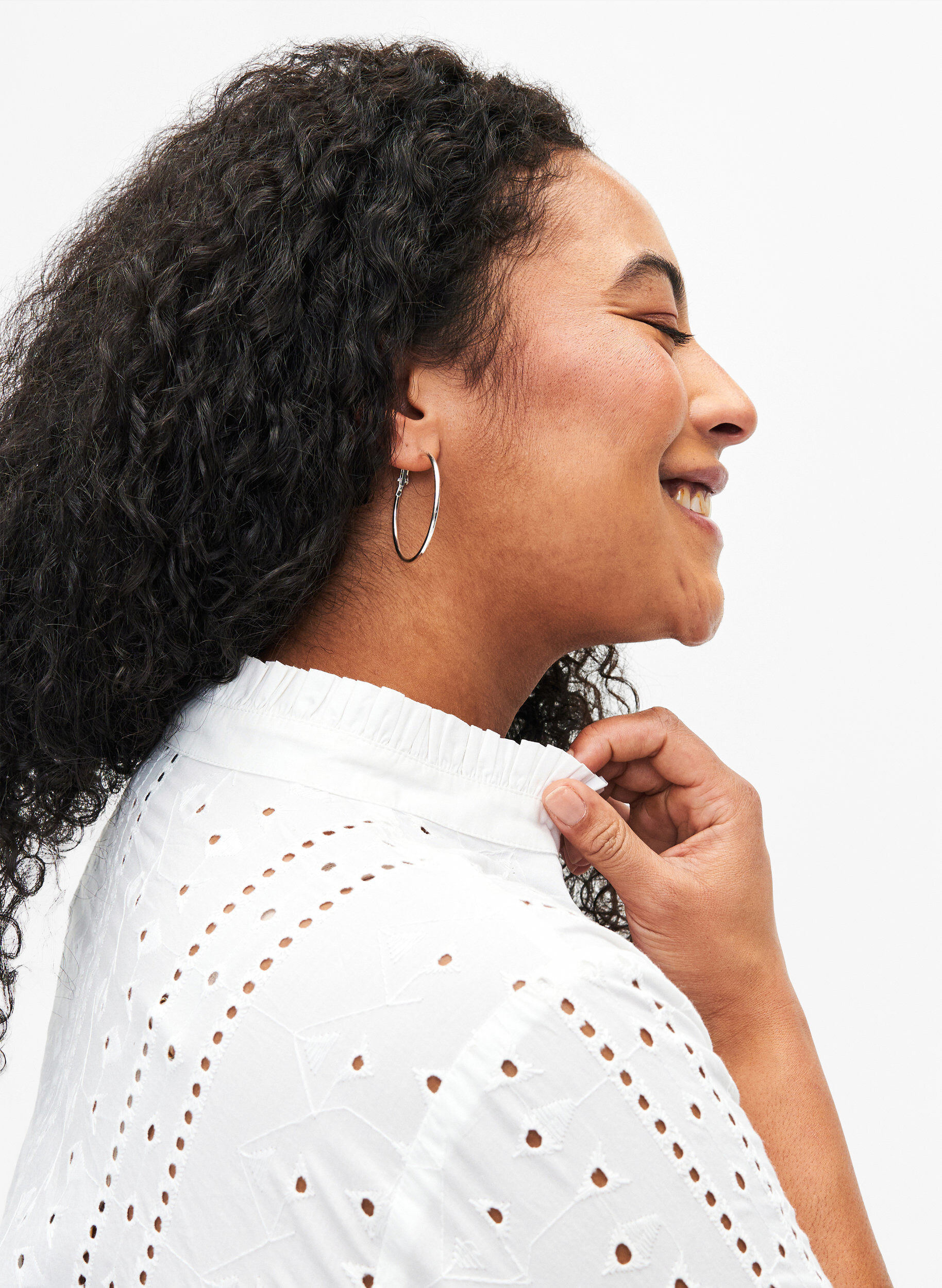 Zizzi Baumwollshirt mit Lochmuster, Bright White, Model image number 2