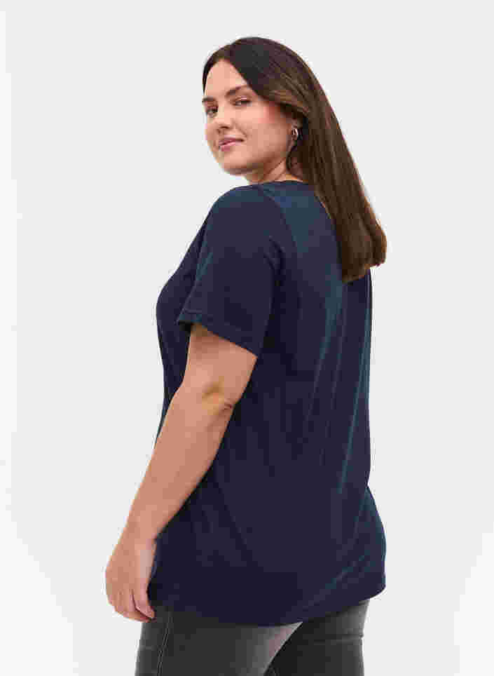 T-Shirt aus Bio-Baumwolle mit V-Ausschnitt, Navy Blazer, Model image number 1