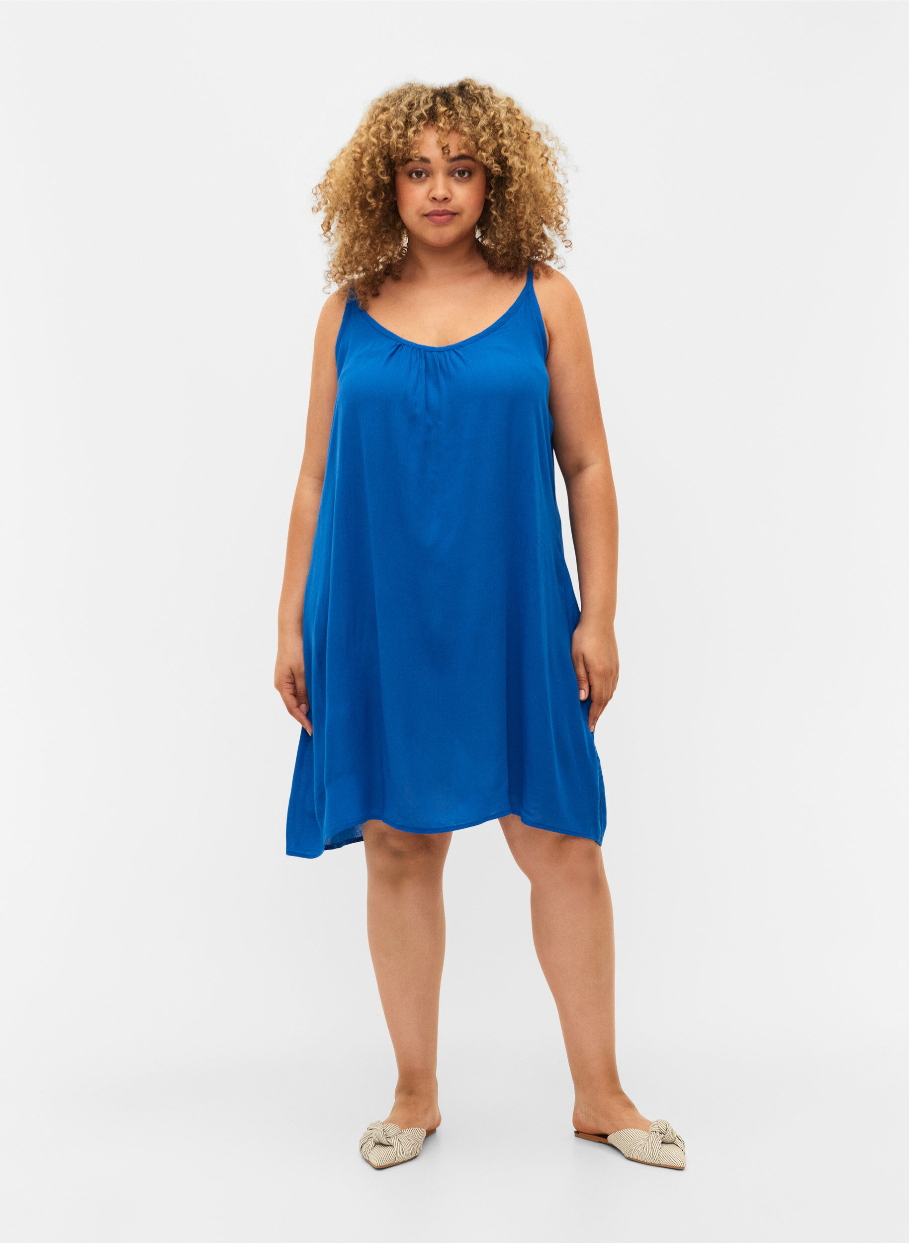 Zizzi Einfarbiges Tr&auml;gerkleid aus Viskose, Blau, Model image number 1