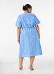 Hemdblusenkleid aus Baumwolle mit gestickten Blumen, Blau, Model image number 1
