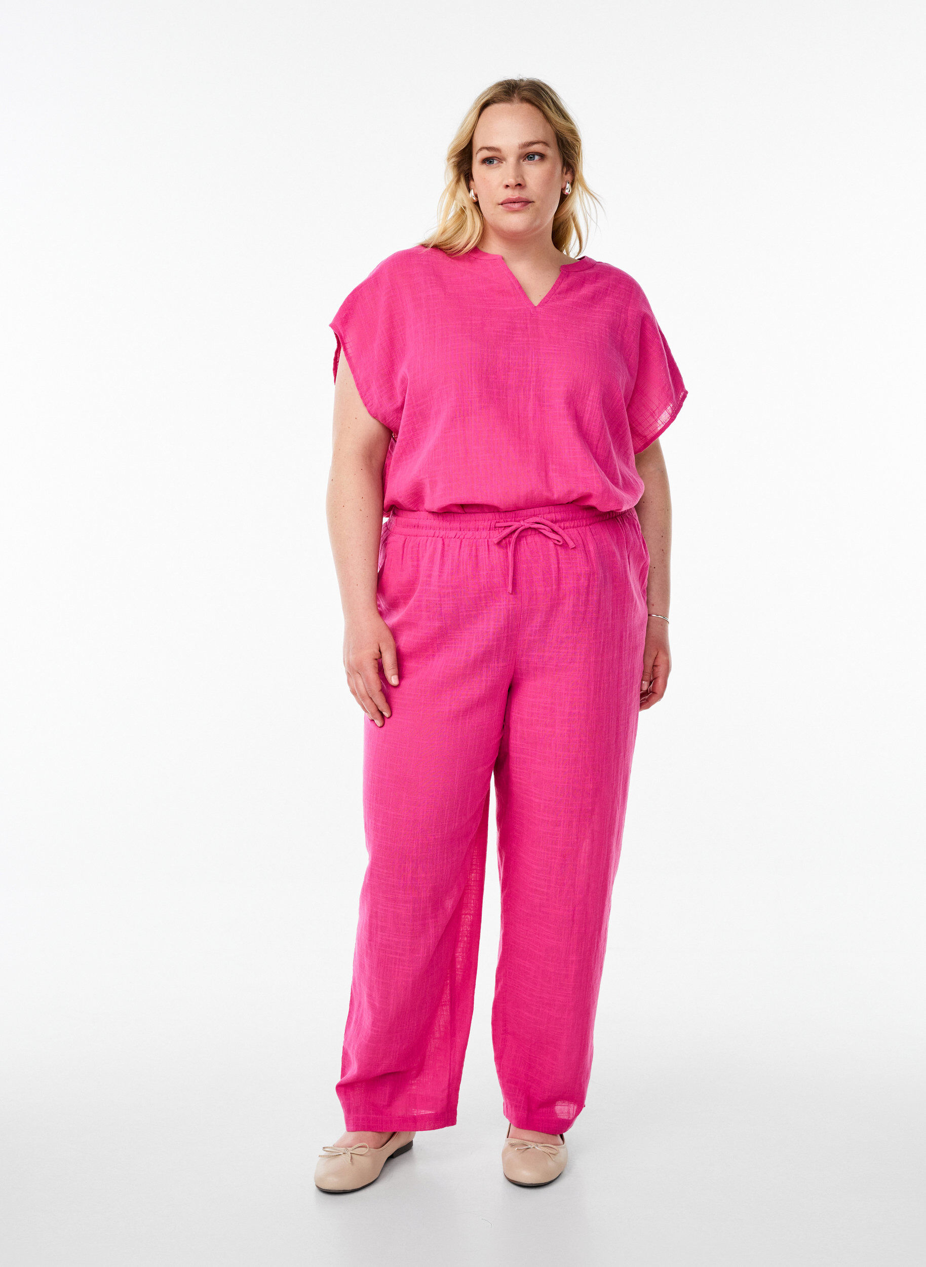 FLASH - Gerade geschnittene Hose mit hoher Taille, Pink, Model