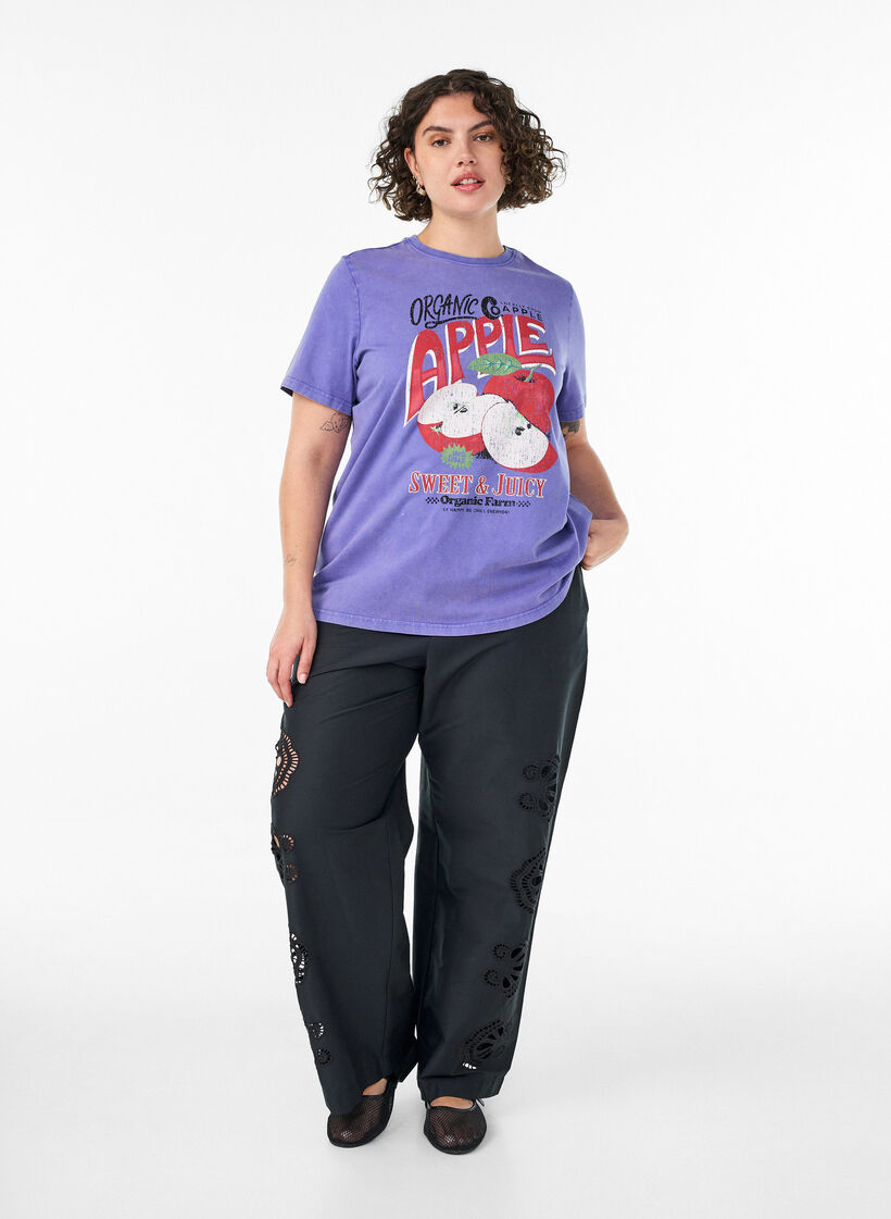 Baumwoll-T-Shirt mit Frontprint und gewaschener Optik, Lila, Model image number 1