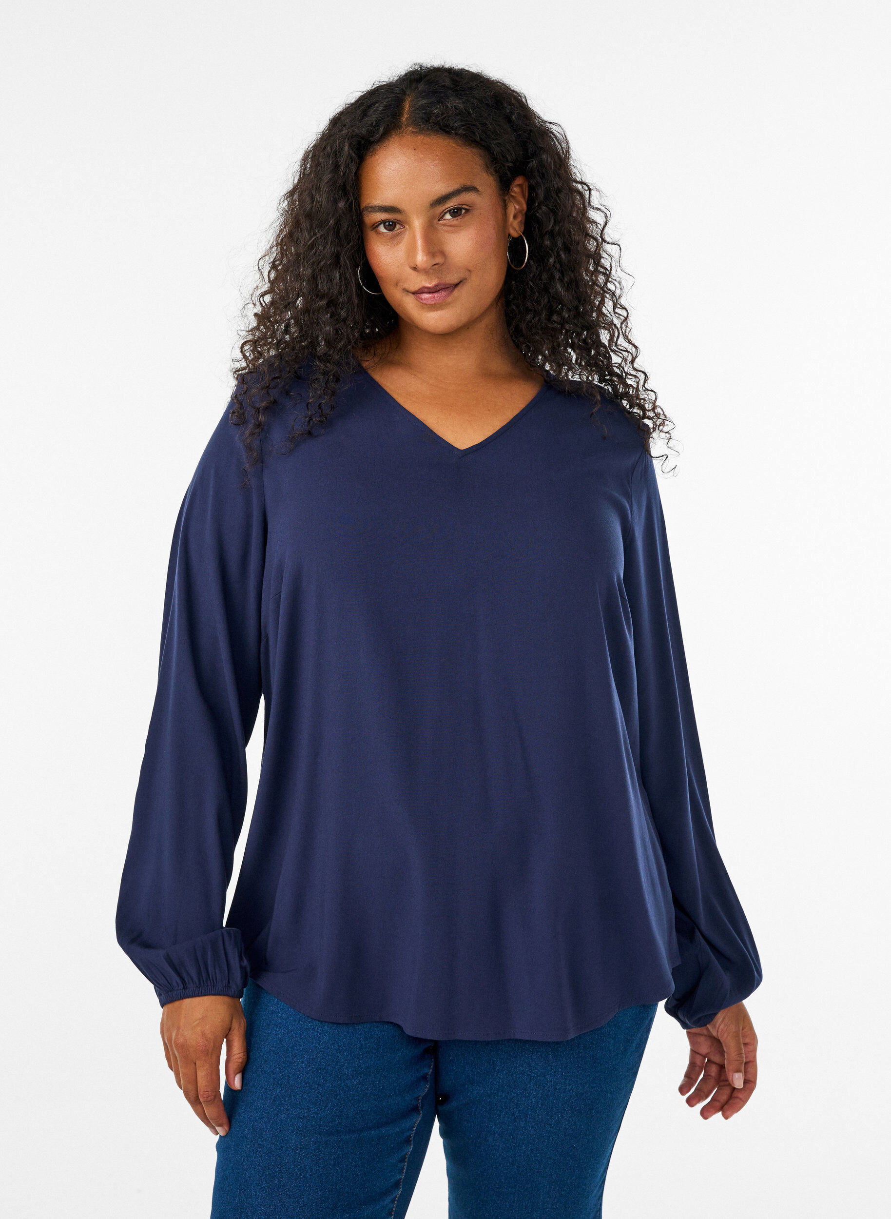 ZizziBluse aus Viskose mit V-Ausschnitt und abgerundetem Saum, Blau, Model image number 0