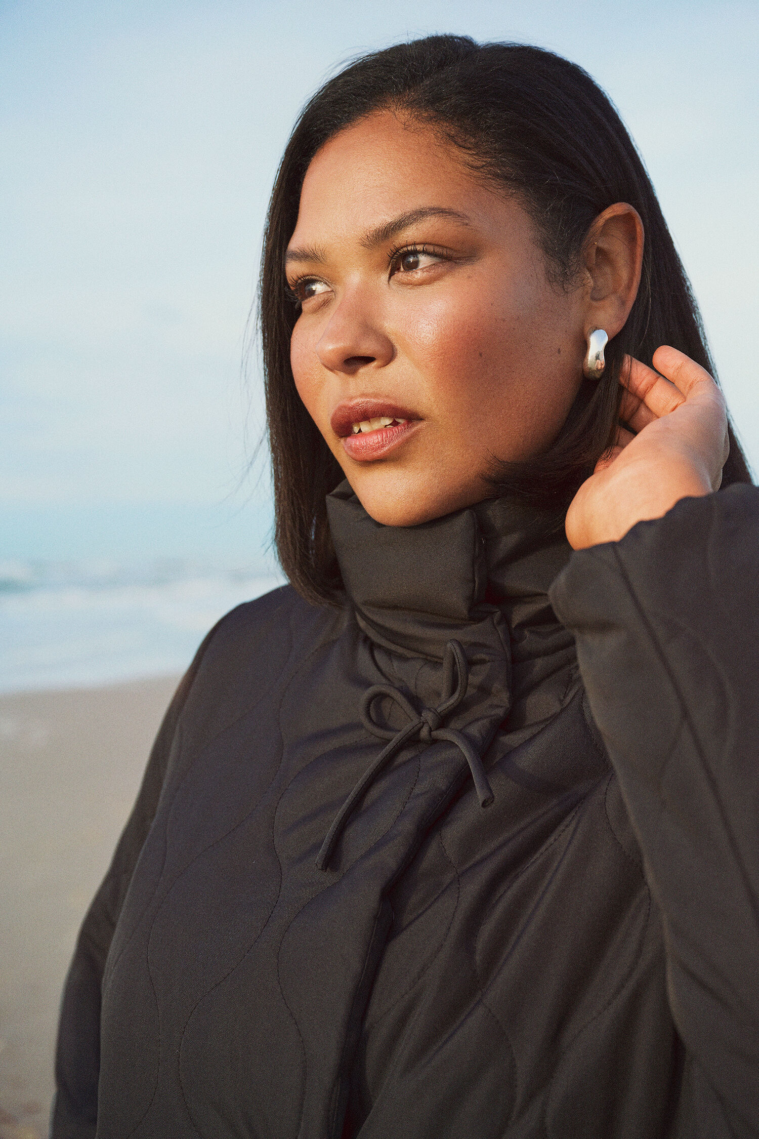 Zizzi Kurze Steppjacke mit Schleifen, , Model