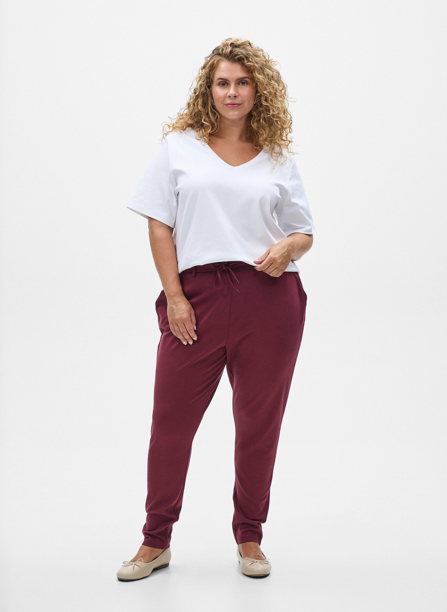 Gek&uuml;rzte Maddison Hose, Dunkles Bordeaux, Model